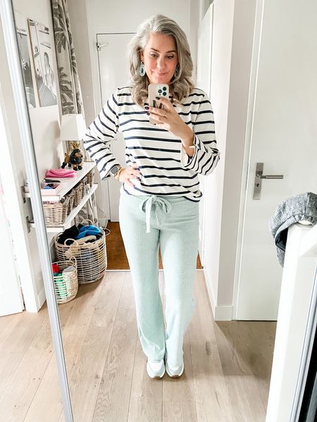 Outfits of the week

Finally some loungewear on this two week Christmas break 😅. The striped top is from Zara (L) and the mint green fleece trousers are from My Jewelry (M). The chunky sneakers are from Bristol but old. 



#LTKeurope #LTKSeasonal #LTKstyletip