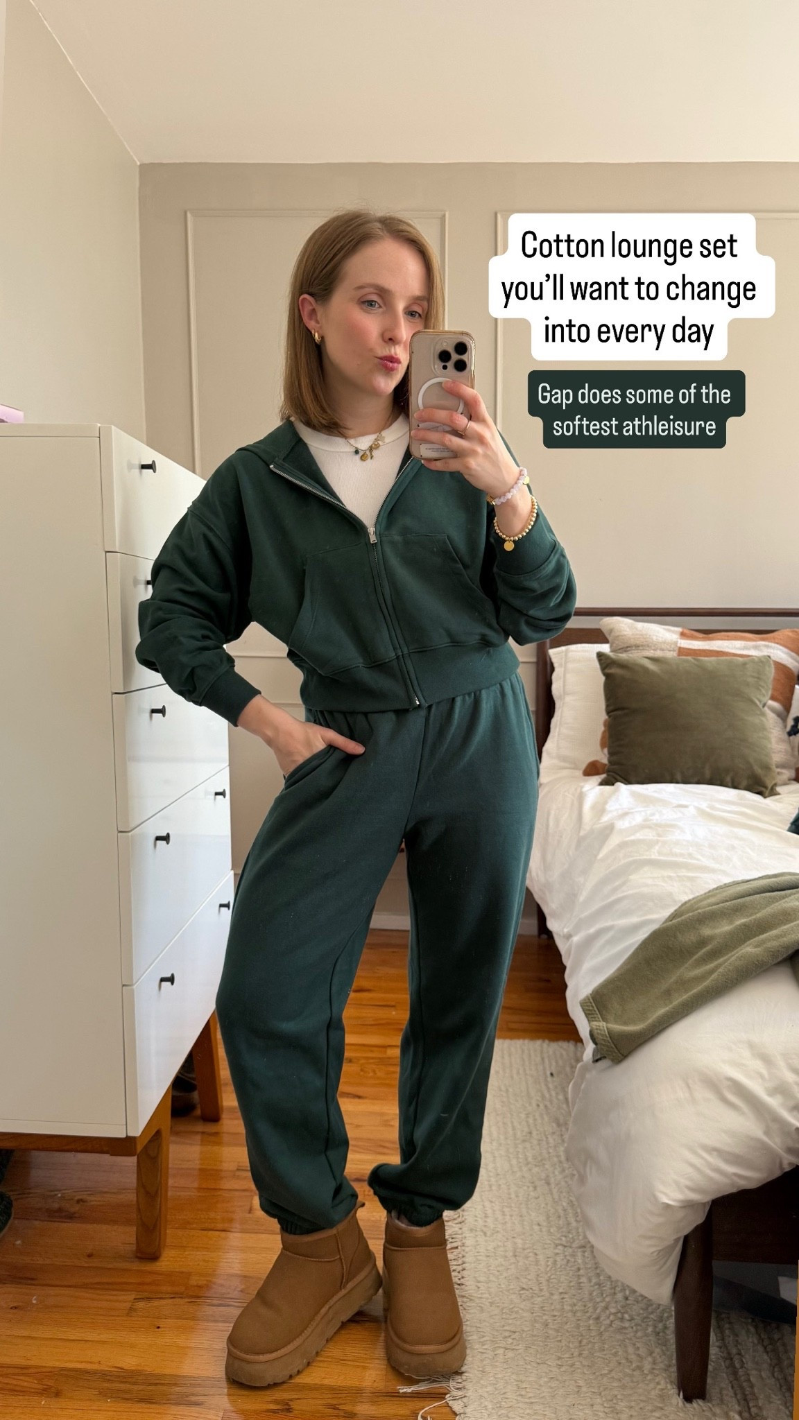 Gap Cotton lounge set 40% off 
Xs reg joggers xs reg zip up hoodie 
Uggs on a budget size 7