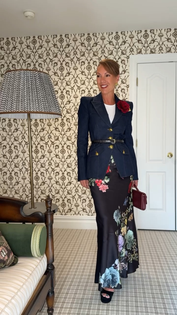 This floral skirt from Alice & Olivia is a staple item in my closet! It’s so versatile & easy to wear for summer or fall! I throw in a denim blazer & have the cutest floral denim fall look ✨

Style tips - Fall fashion - Outfit inspo - Fall fashion - Floral skirt 

#LTKSeasonal #LTKStyleTip