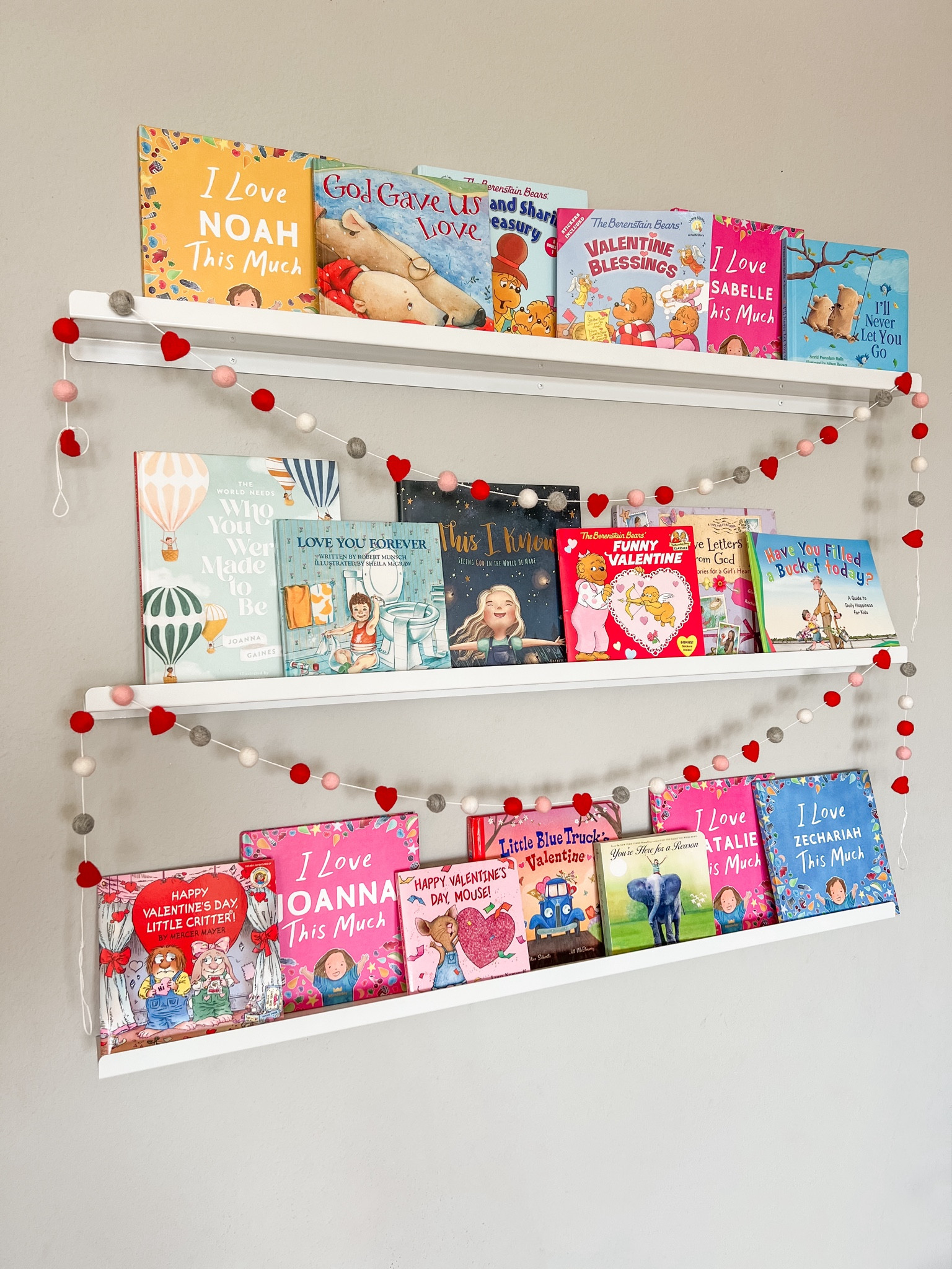 Valentines Day Bookeshelves

Finally got these floating bookshelves up in the kids playroom 😍 budget friendly and I love how it looks. I plan to change the books out for each holiday l/season

#LTKkids #LTKSeasonal #LTKhome