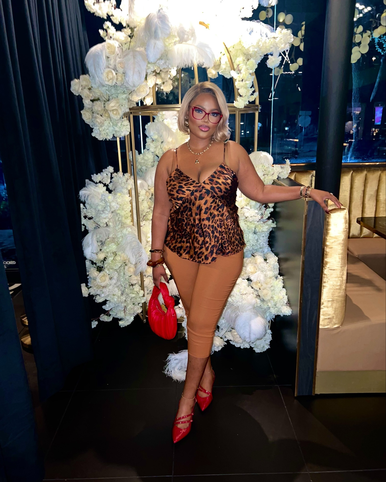 The pants pictured are fashionnova, so I linked similar ones. You can also check my IG for the exact fashionnova code 