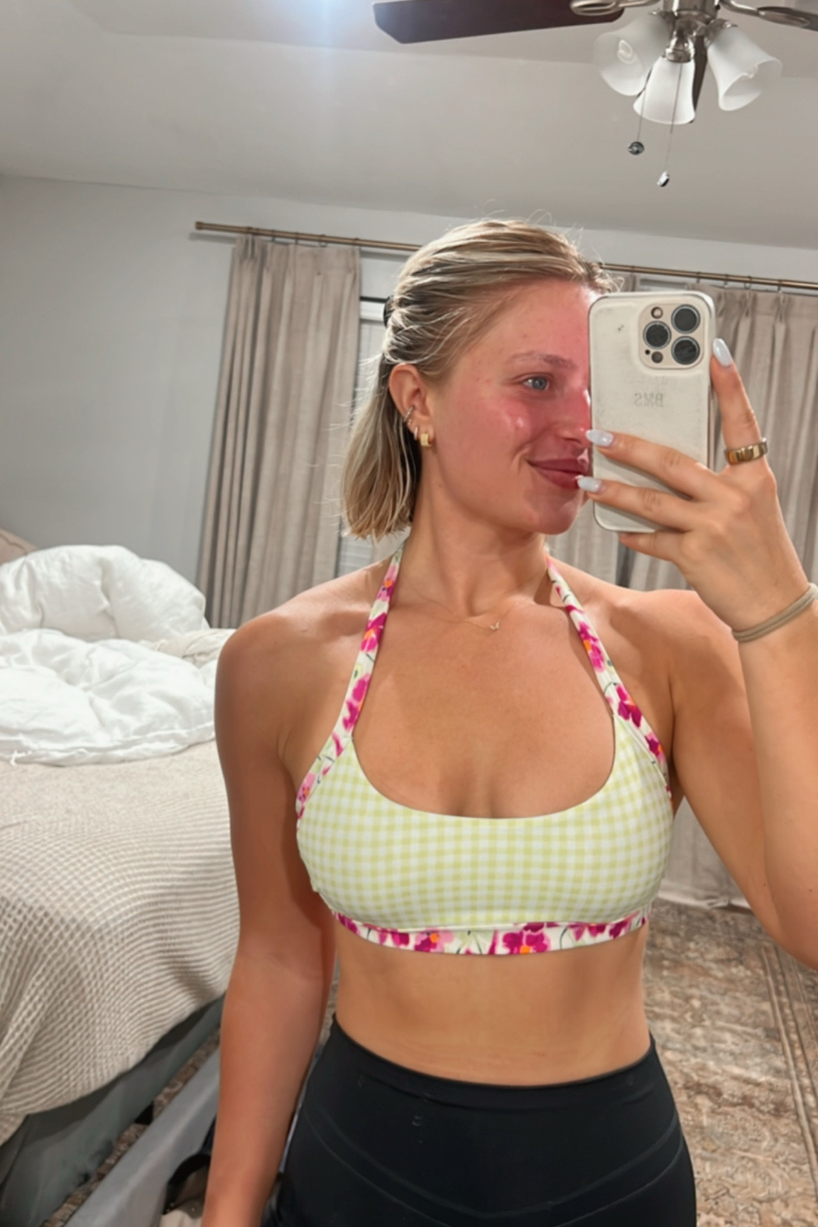 Workout outfit. Spring colored workout clothes 