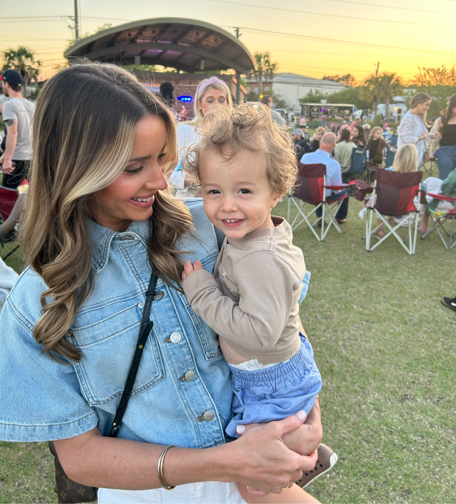 Denim shirt, denim button up, women’s denim shirt, madewell, women’s white shorts, tailored white denim shorts

#LTKfindsunder100 #LTKshoecrush