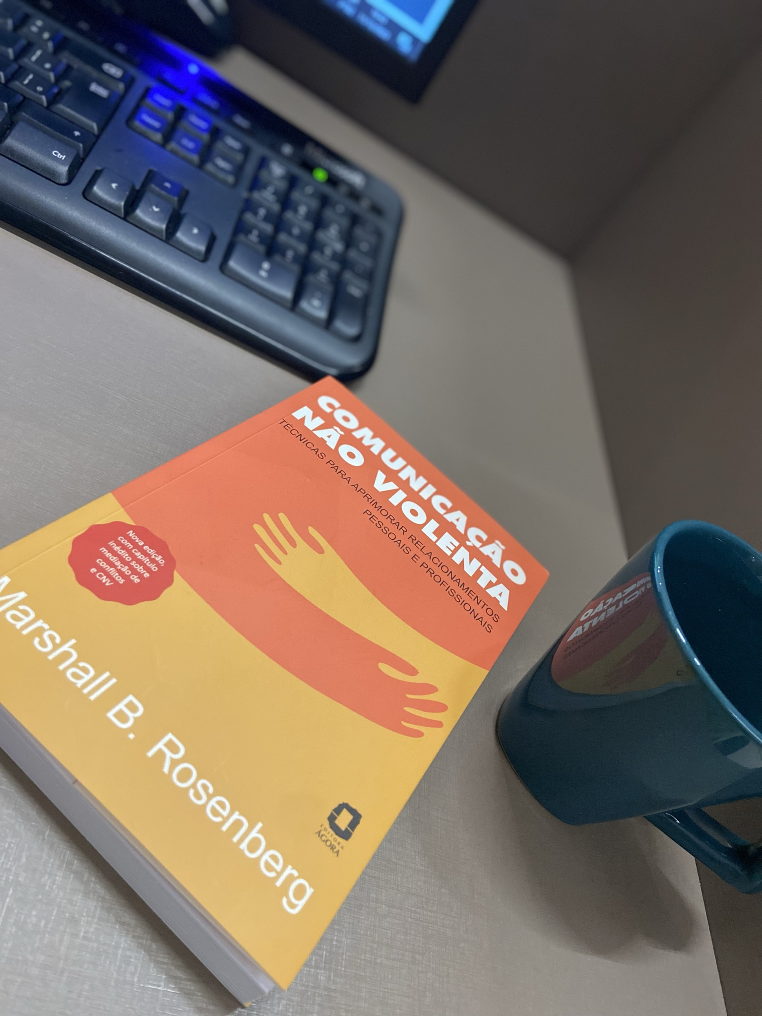 Dica de presente para #amigosecreto ou para alguém especial no Natal. Uma leitura especial que me ajudou muito. 

Metodologia criada pelo autor, voltada para aprimorar os relacionamentos interpessoais e diminuir a violência no mundo. Aplicável em centenas de situações que exigem clareza na comunicação: em fábricas, escolas, comunidades carentes e até em graves conflitos políticos

#NatalLTK #PresentedeNatal #dicasdeleitura 

#LTKbrasil #LTKGiftGuide #LTKHoliday
