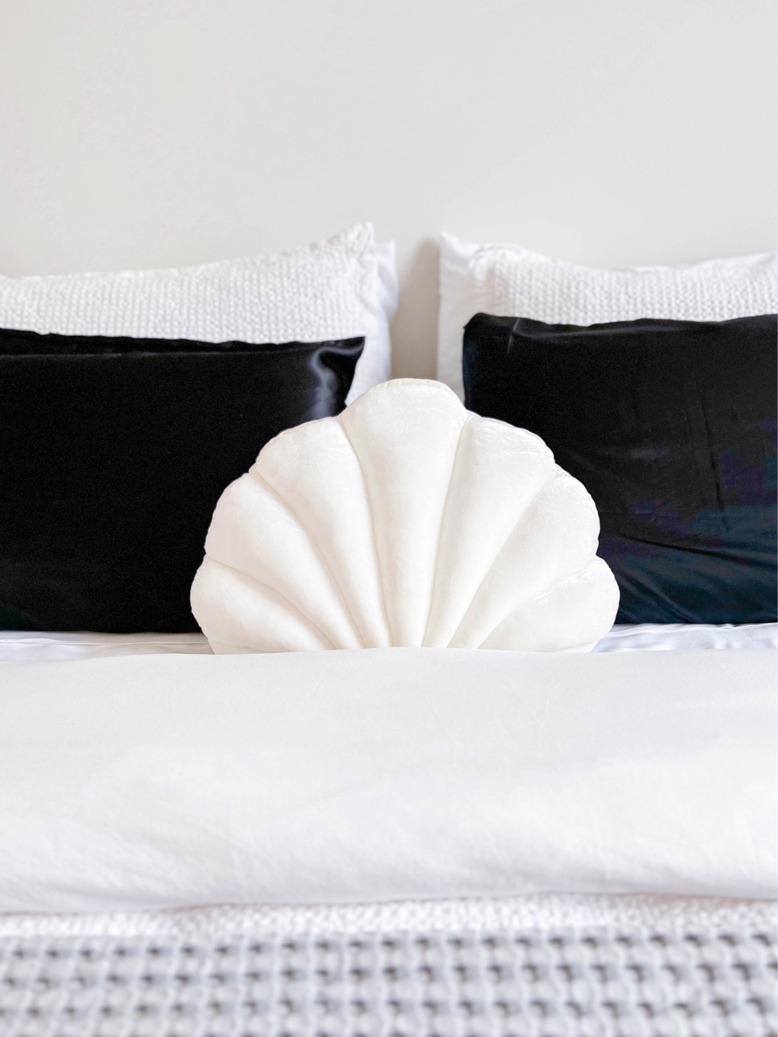  Sioloc Shell Pillows,Seashell Shaped Accent Throw