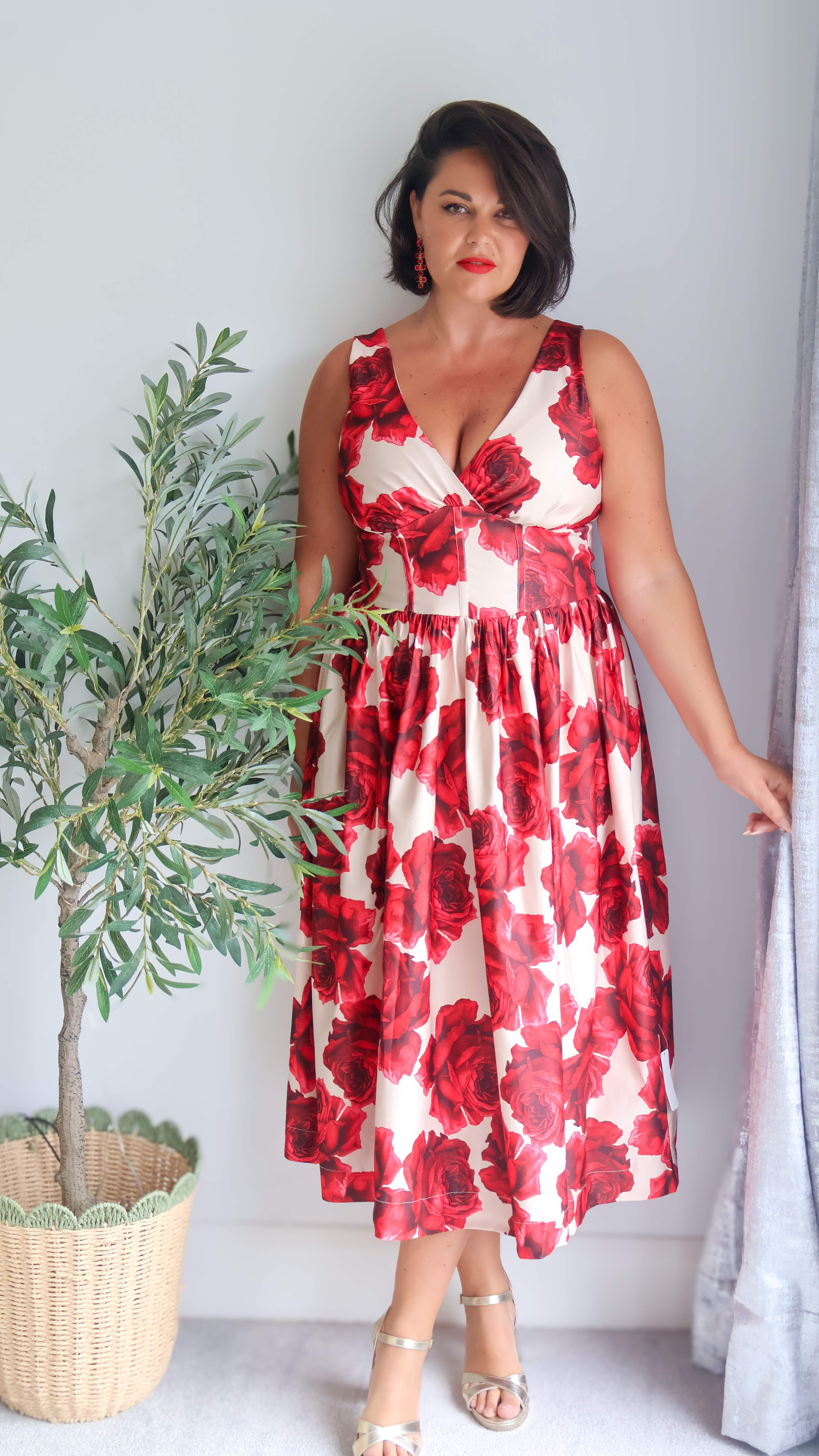 Oh my goodness! What a stunning dress! I mean this is perfect for a wedding home or aboard! Fabulous fit and shape, you will be able to eat, sit and dance all wedding long! 

#LTKsummer #LTKmidsize #LTKwedding