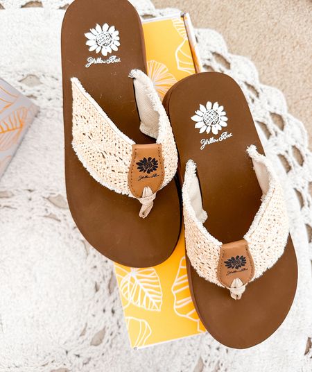 Fulmar flip flop new from yellow box!
These flip flops are one of the comfiest pair I own!

Yellow box shoes// flip flops