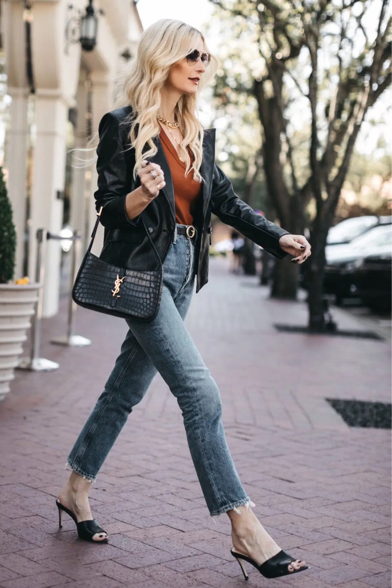 Happy Wednesday ladies! There’s a NEW blog post + VIDEO live on the blog featuring 5 ITEMS CLASSY WOMEN NEVER WEAR. # linkinbio and stories. 

Wishing you a beautiful day!! 





#LTKshoecrush #LTKunder100 #LTKstyletip