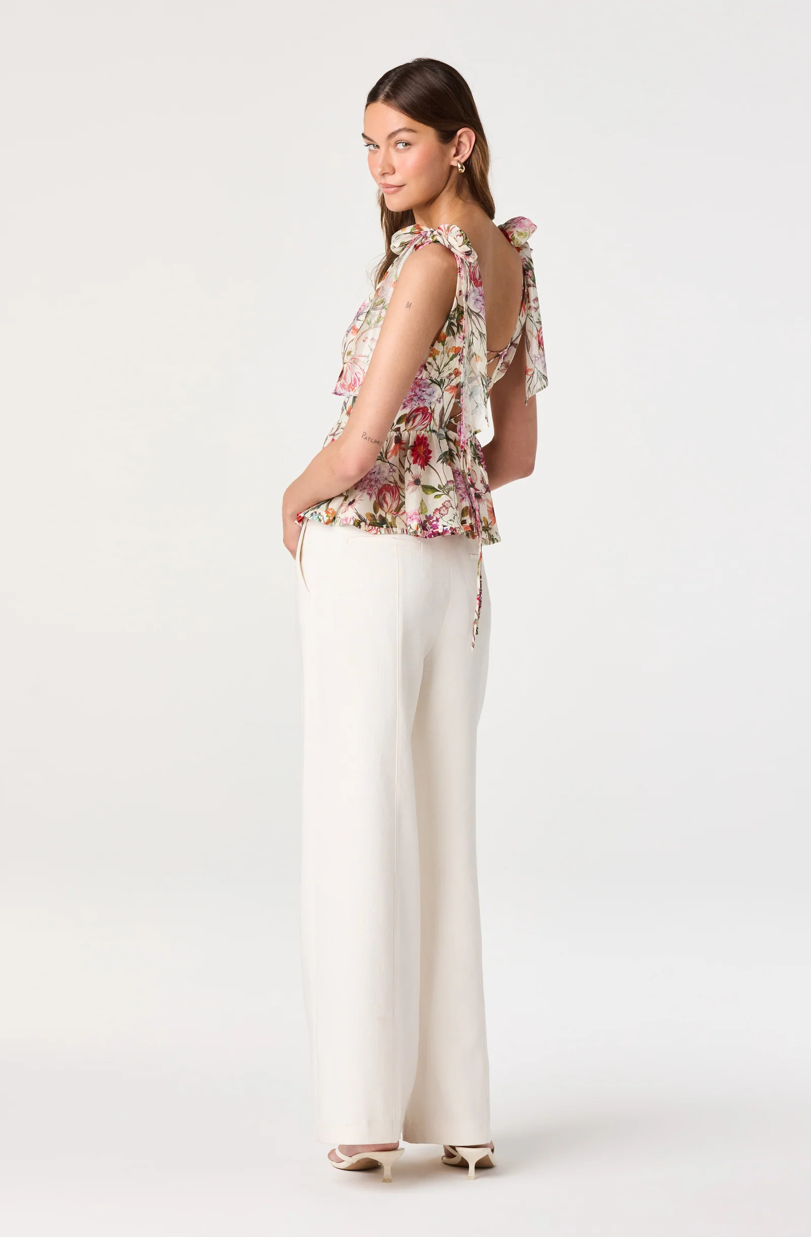 Lenora Floral Corset Peplum Top - Ivory multi floral / L | ASTR The Label (US)