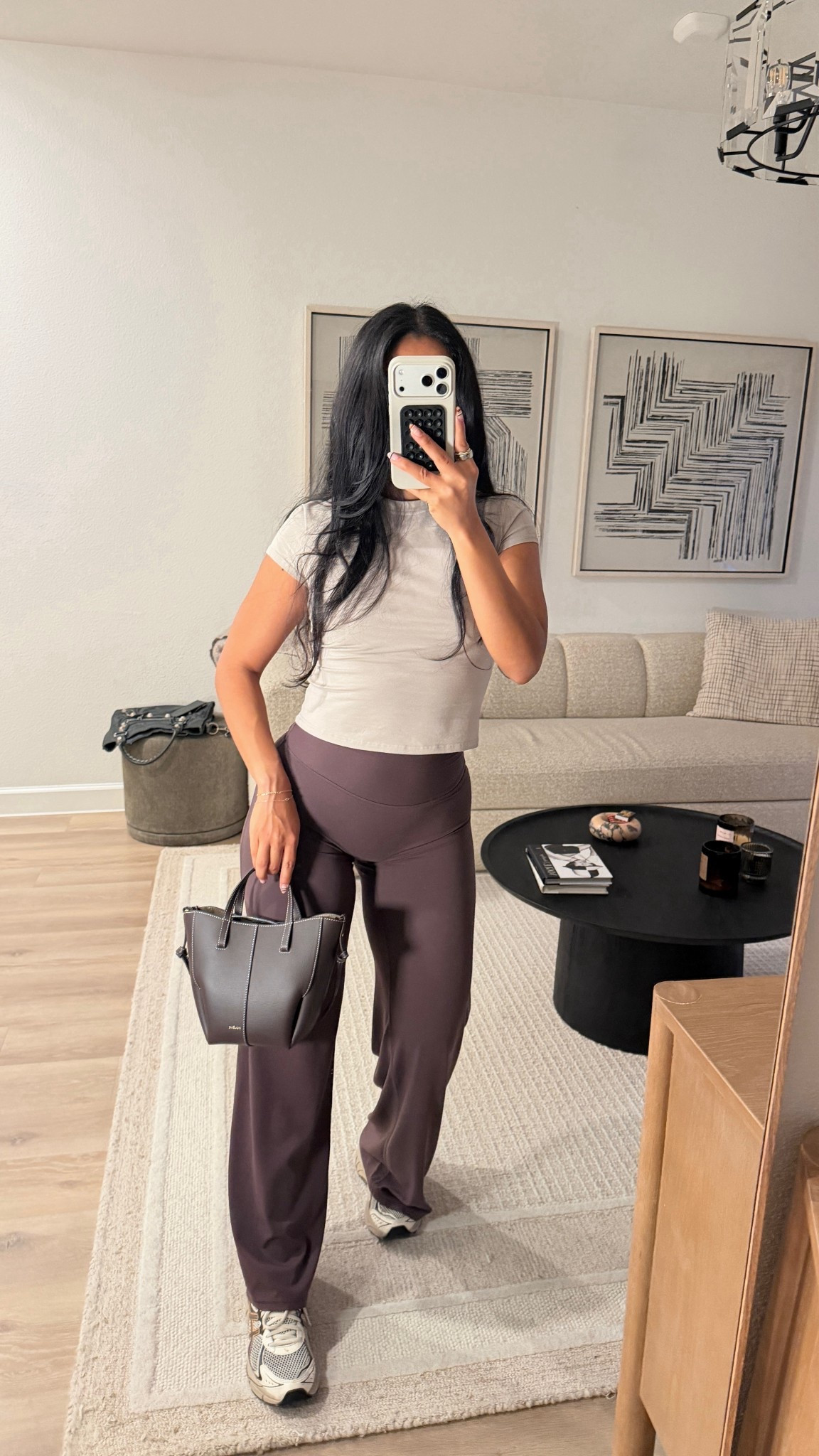 Neutrals today!! Loving this baby tee lately and I’m wearing a 4 + leggings: dark umber brown