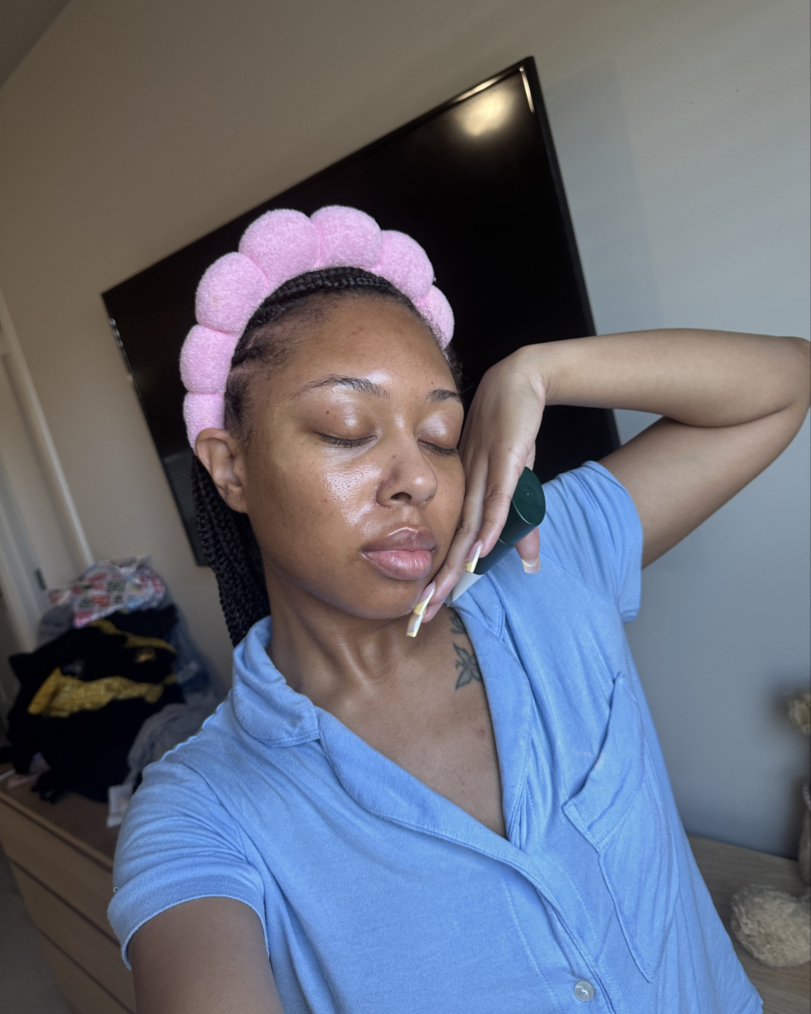 Found another amazing korean SPF. I’m obsessed my skin is glowing😍

Anua heartleaf silky moisture sun cream
(USE MY CODE TATISLIFE10 on yesstyle.com)

Benefits:
A SPF50+ PA++++ sunscreen that provides a strong sunblock.
Contains Houttuynia Cordata Extract to calm your skin and provide care for sensitive skin.
Includes Panthenol that locks water inside your skin and helps with calming.

#LTKBeauty