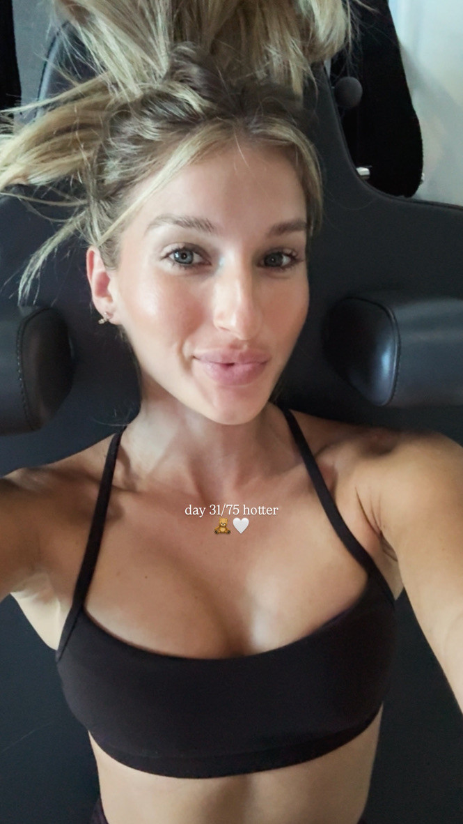 day 31 of 75 hard - wearing alo airlift set, of course :) 

 #LTKfitnessgoals #LTKmorningroutine #LTKselfcare