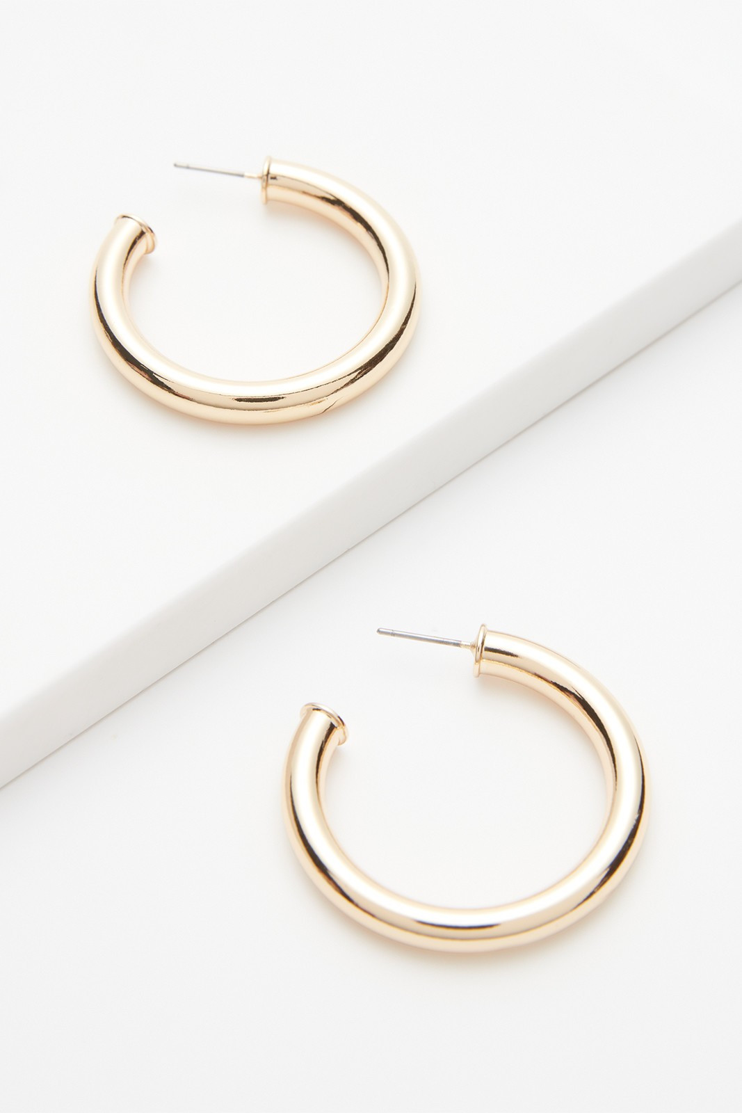EVEREVE Atlas Statement Hoop Earring | EVEREVE | Evereve