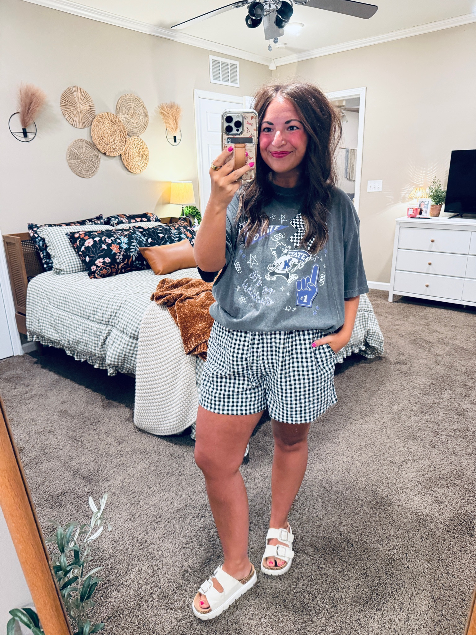 A fun and casual K-State game day look! 💜 The graphic tee and gingham shorts are such a cute combo for cheering on the Cats! 🏈🙌🏼


sandals: sold out, but linking similar options below!
shorts: fit true to size // wearing a large
tee: fits true to size // wearing a large 

 #LTKMidsize