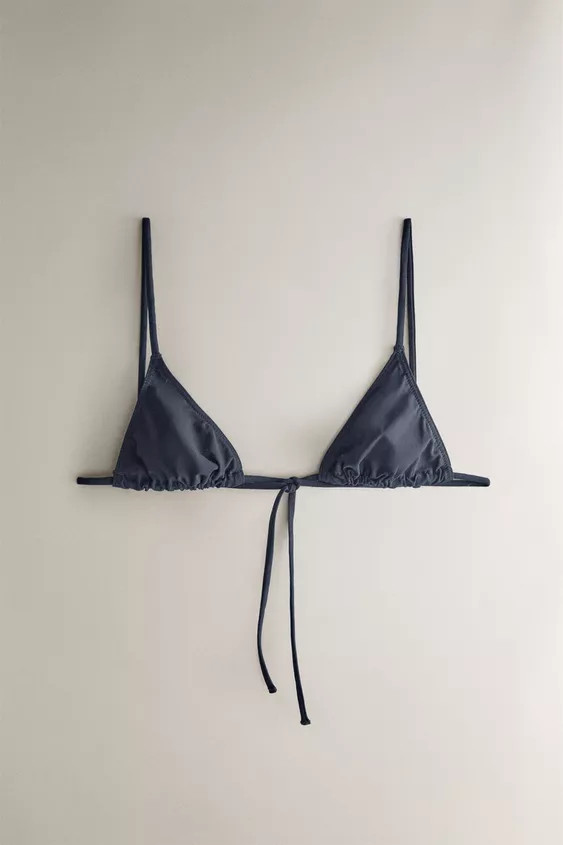 Plain-coloured triangular beach bikini top with thin straps and no padding. | Zara UK