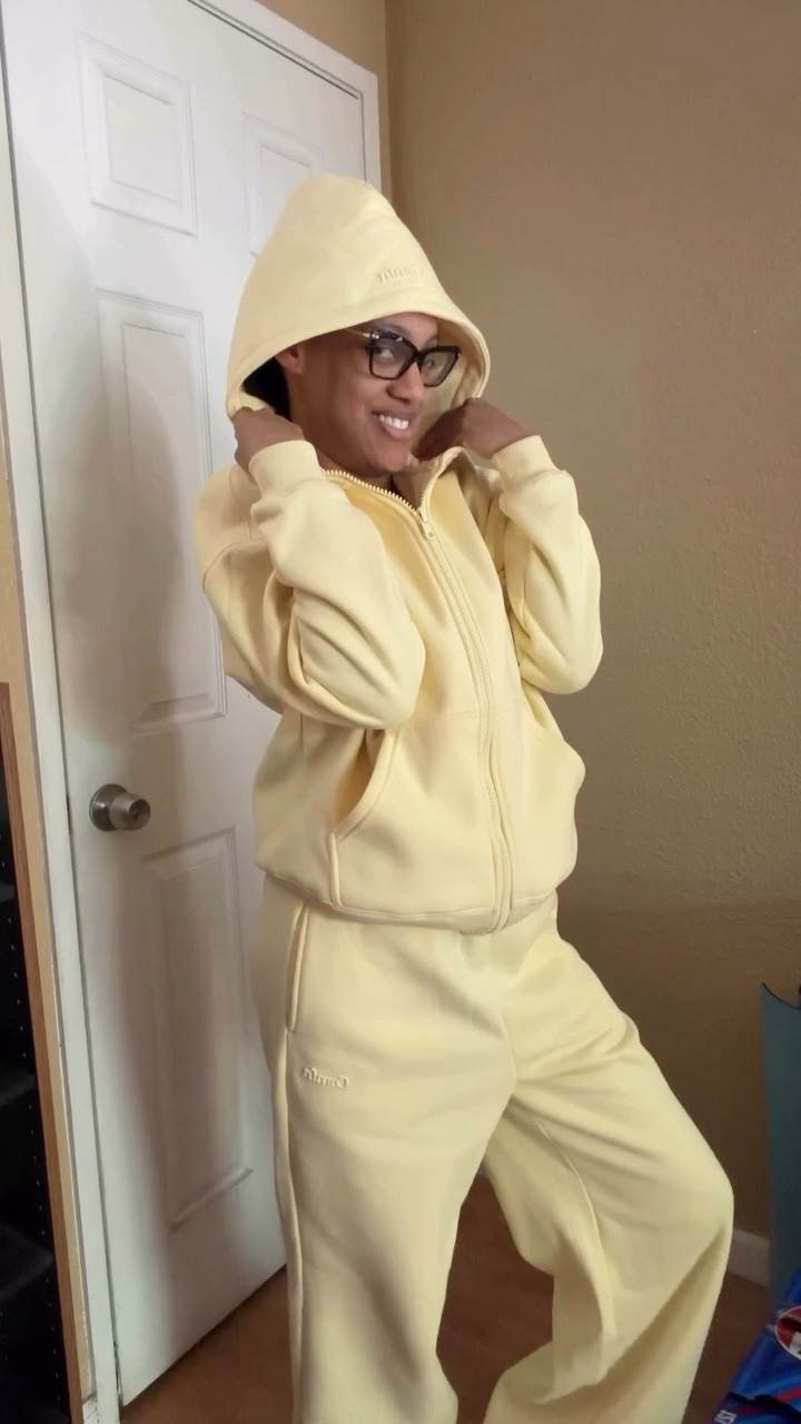 When you love your @comfrt  basic crop zip hoodie and basic wide leg sweatpants in buttercream she is that girl for sure and it’s giving summer 🤏🏾💛💛.

Link in bio to save 💰

Reference both is size small in the top and bottom 

#comfrt #comfrtclothing #fypage #summervibes☀️