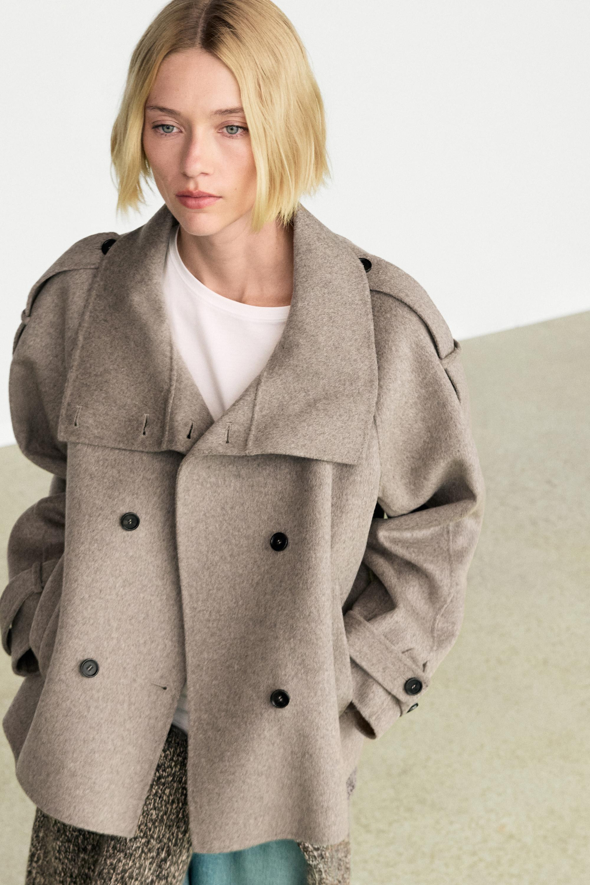 Trench court d\u00e9tails boutonn\u00e9s | Massimo Dutti FR