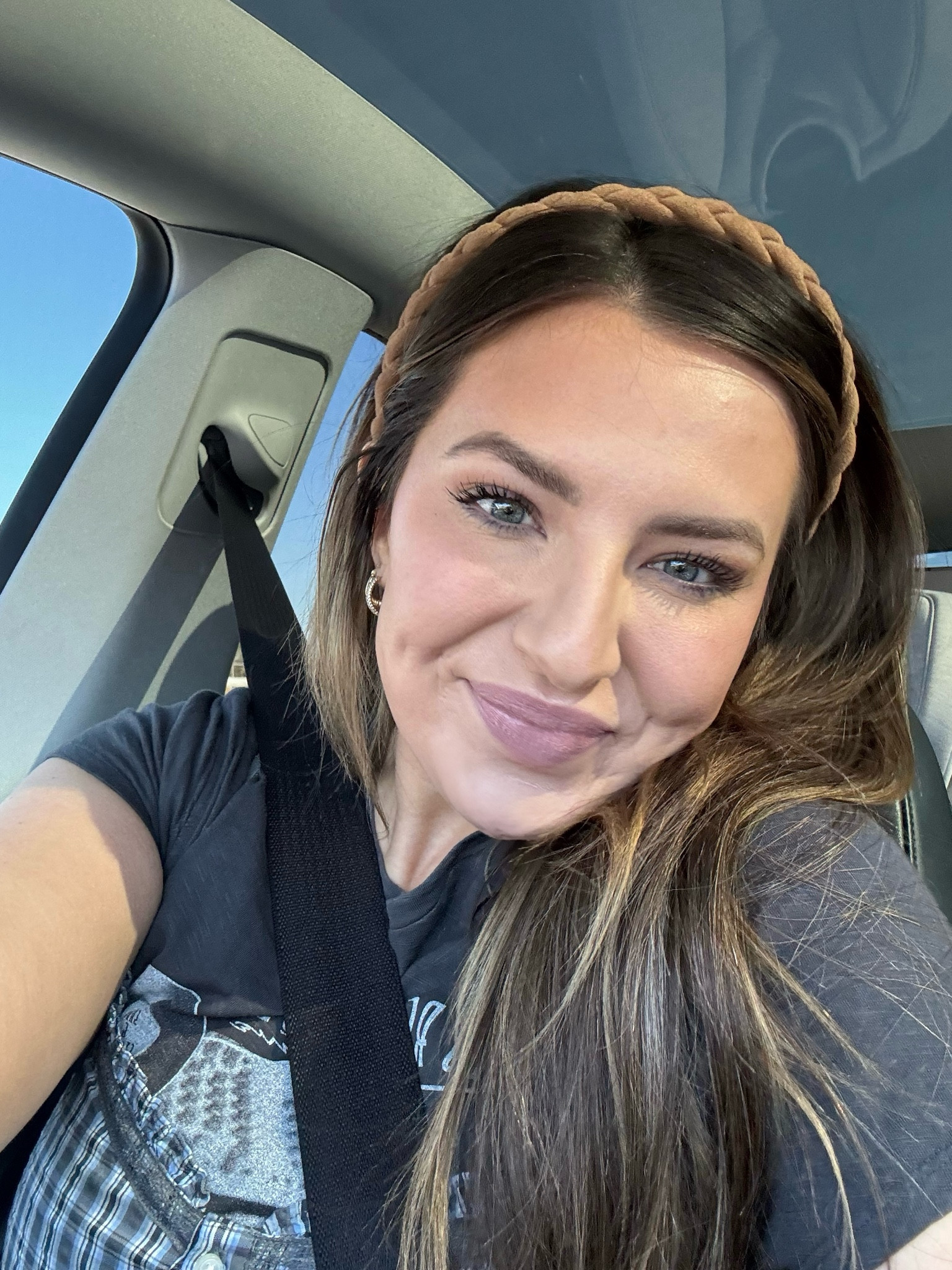 My 10 min makeup!  

#LTKMostLoved #LTKFindsUnder100 #LTKSaleAlert