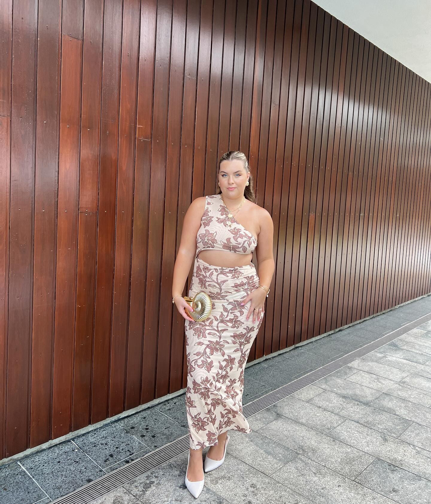 @peppermayo 🤎🤍🥥☁️

#peppermayo #sponsored #fashiongram #fashioninspo #outfitideas #trends #girlythings🎀 #springoutfit #styleinspo #pointyheels #neutralfashion #maxidress