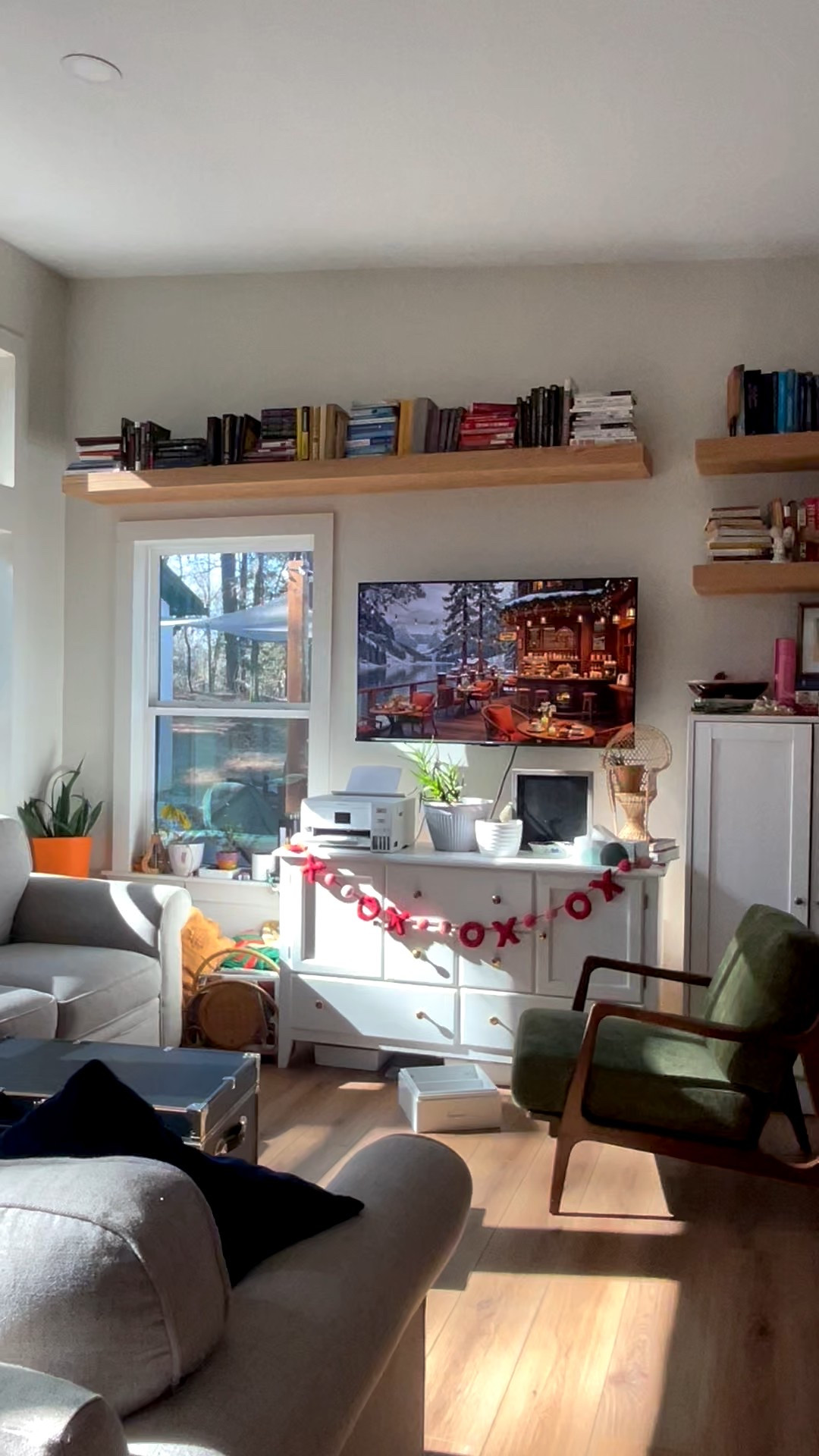 My photos timeline tells me this was a whole year ago! 🗓️

Currently our living room looks much different, but I’m not sharing why, quite yet. 👀

All I know is, I’m trying SO HARD not to go ham at the thrift store and Facebook Marketplace redecorating 🙈

I just want to wallpaper & switch up my view sooooo badly! Anyone else know that itch?? 👩🏾‍🎨

#LTKHome #LTKValentine