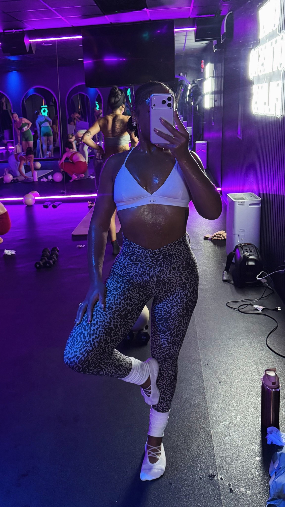 You know what makes me happy?! Putting on a cute workout set and going to hot sculpt. It’s the ONLY thing that can turn my frown upside down lol. @Aerie @Alo Yoga 

#LTKfitnessgoals #LTKU #LTKActive