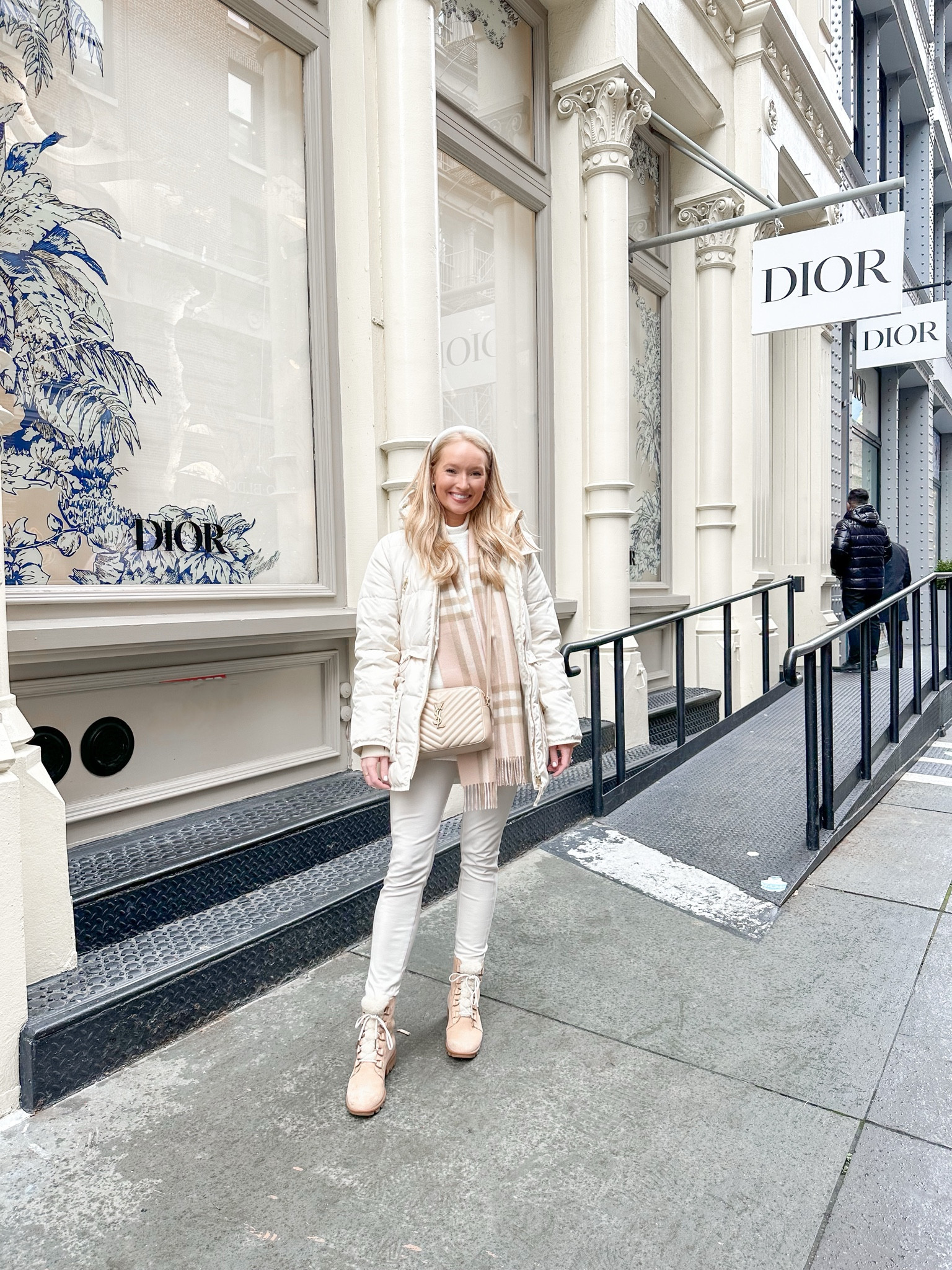 Winter outfit in NYC // puffer coat // cream leggings // winter boots 