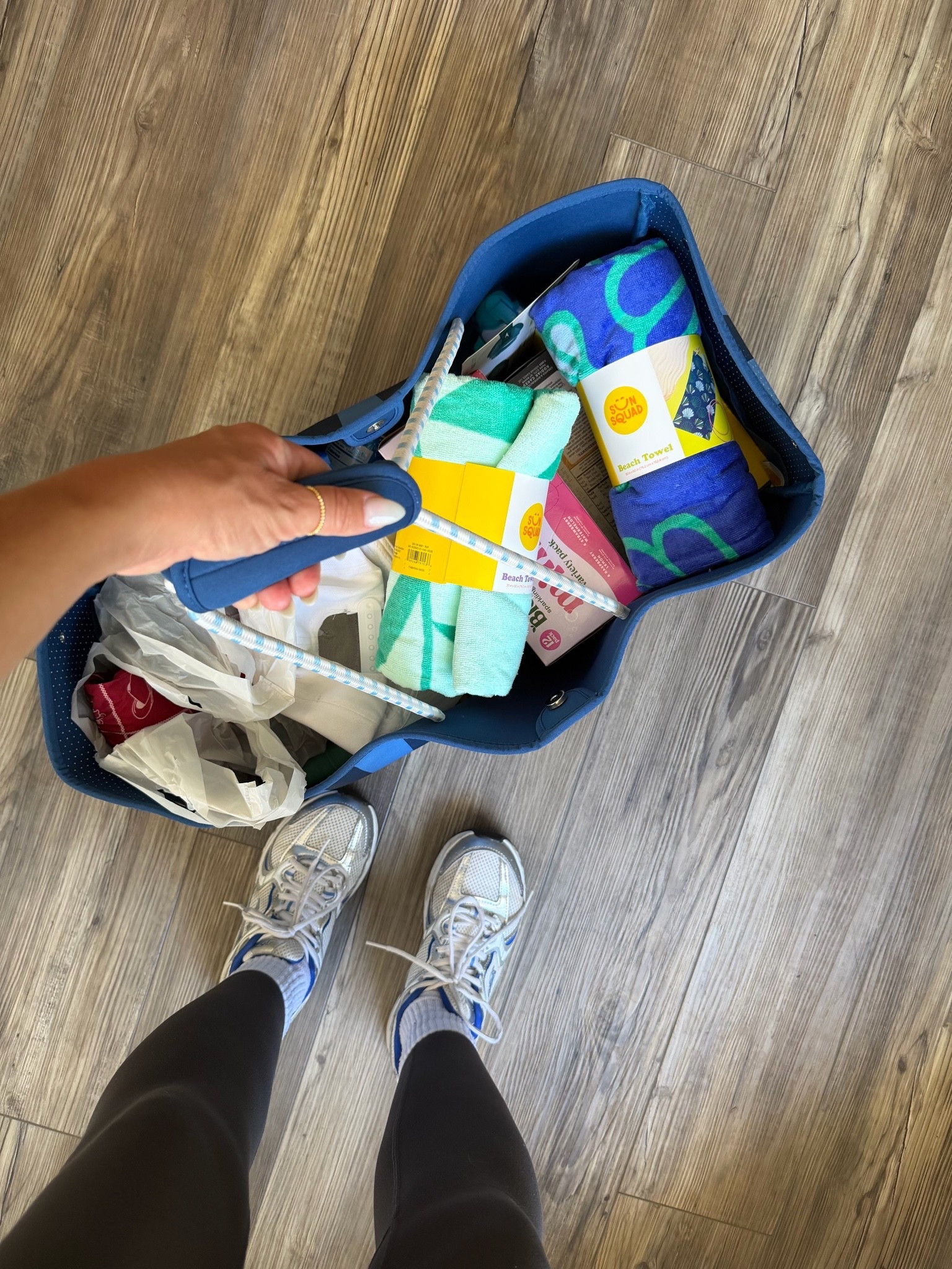 HUGE tote from TARGET 🎯

#LTKmomlife #LTKSeasonal #LTKPlusSize