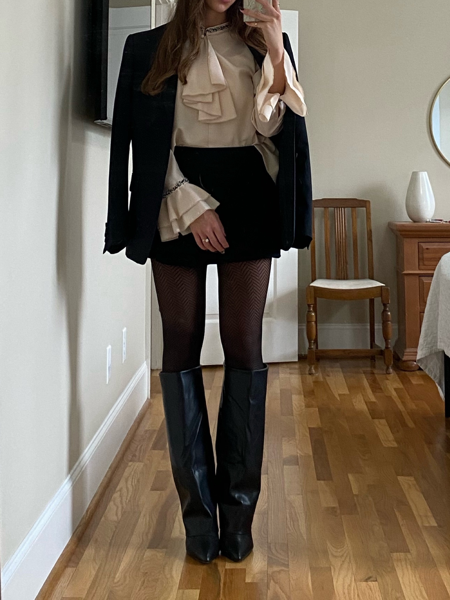 Found some Guess boots that look just like the ones I’m wearing here (that apparently have sold out in the last 2 weeks!!!). 


#LTKsalealert #LTKshoecrush