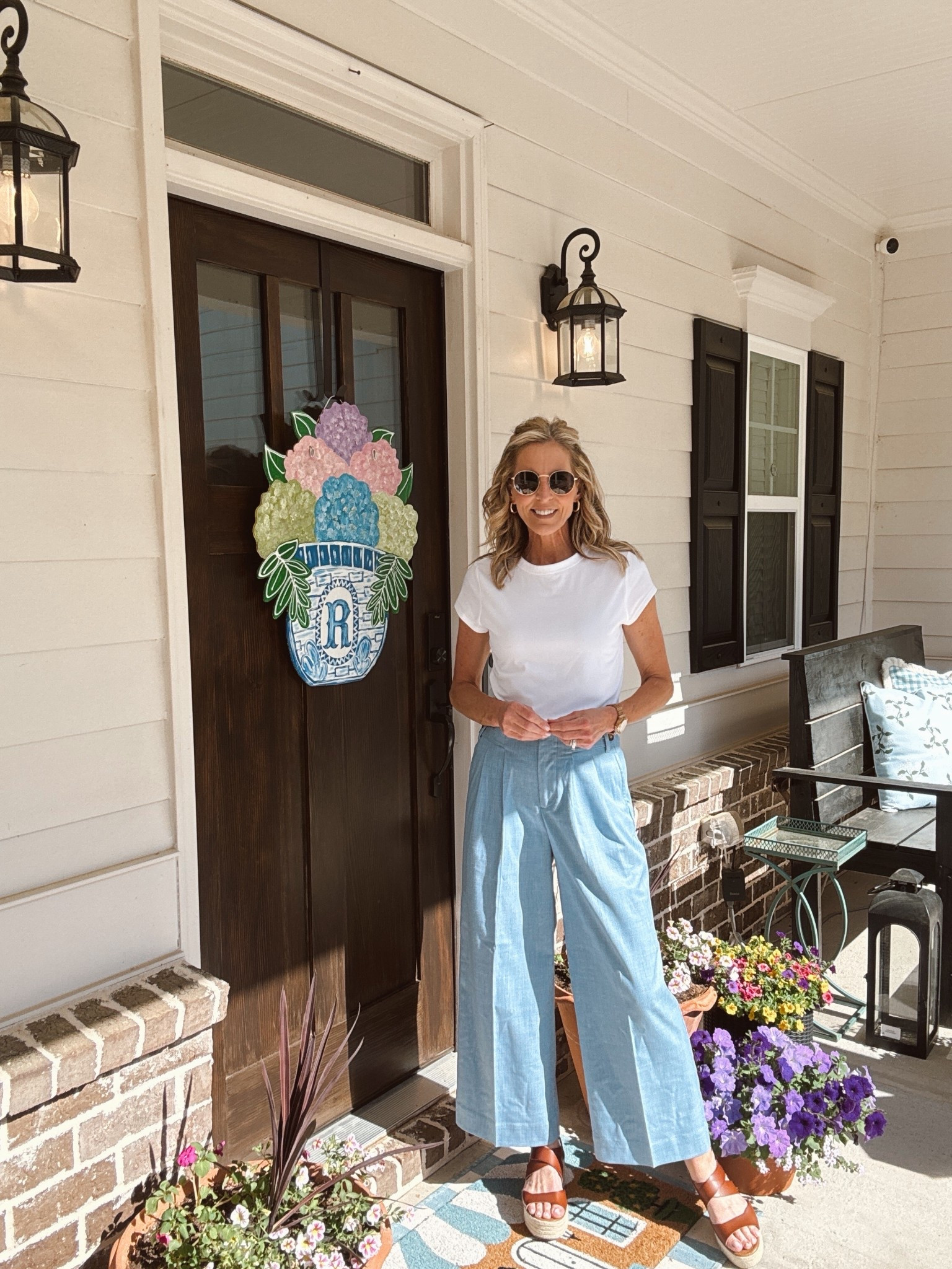 Grab these NOW. You said you wanted work pants, and I found the best pair and linked up so many tops to match them… 

These wide-leg pants just FINALLY hit the site and are such a hero piece for your wardrobe. They’re high-rise, cropped, breezy, flattering, and comfortable enough for all-day wear. Perfect for workdays or weekends, and so easy to pair with any top or the matching blazer. Wearing a size XS in both pants and blazer …. R. U. N. 🙌🏼