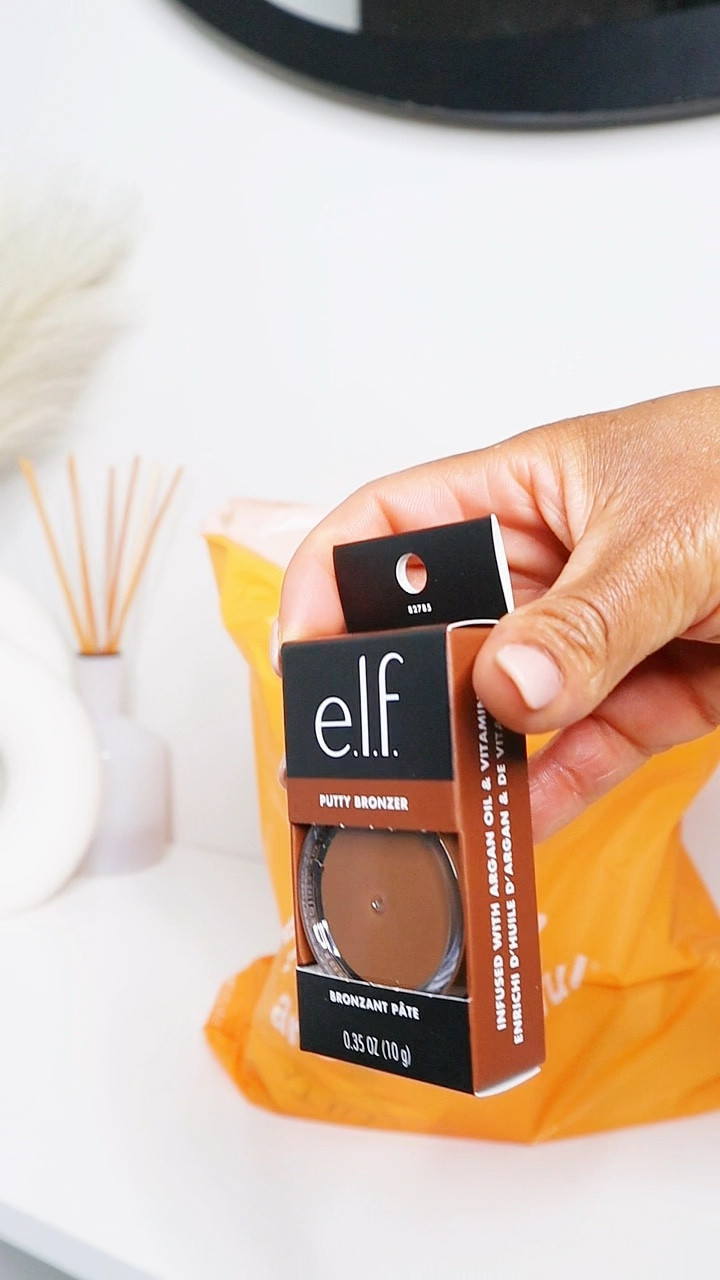 Random beauty items I picked up from @ultabeauty. 

I love that #UltaBeauty always has my favorite items stocks and you’ll always find something good on sale! 🥰

@elfcosmetics Putty Bronzer : in Bronzed Belle 
@toofaced Born This Way Concealer : in Butterscotch
@ardellbeauty Seamless Underlash Extensions 
@realtechniques makeup brushes
@juviasplace I am Magic Velvet Mate Foundation : in Cabon 300


#UltaBeautyFinds #BeautyFinds #juviasplace #juviasplacefoundation #lashes 

#LTKFindsUnder50 #LTKBeauty #LTKStyleTip