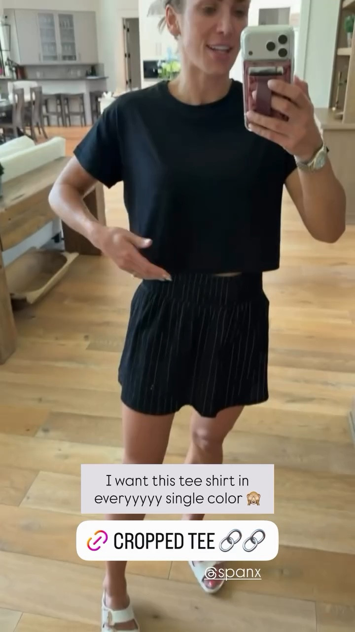 I want this tee shirt in everyyyyy single color 🙈 @spanx