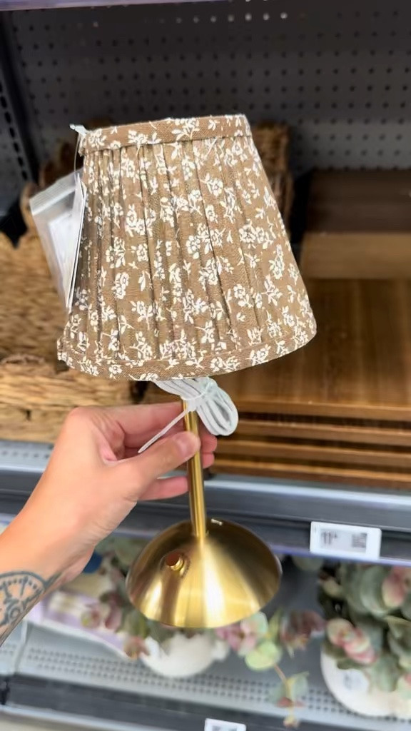 This floral pleated lamp completely stopped me in my tracks! 🤎

#walmartfinds
#walmarthome
#homedecor
#vintagedecor
#lamps

Walmart lamp
Vintage fringe lamp
Fringe table lamp
Walmart home decor
Designer look for less
Affordable home decor
Vintage inspired decor
Grandmillennial decor
English cottage decor
Cozy home decor
Moody home decor
Table lamp
Accent lamp
Living room decor
Bedroom lamp

#LTKSeasonal #LTKHome #LTKU