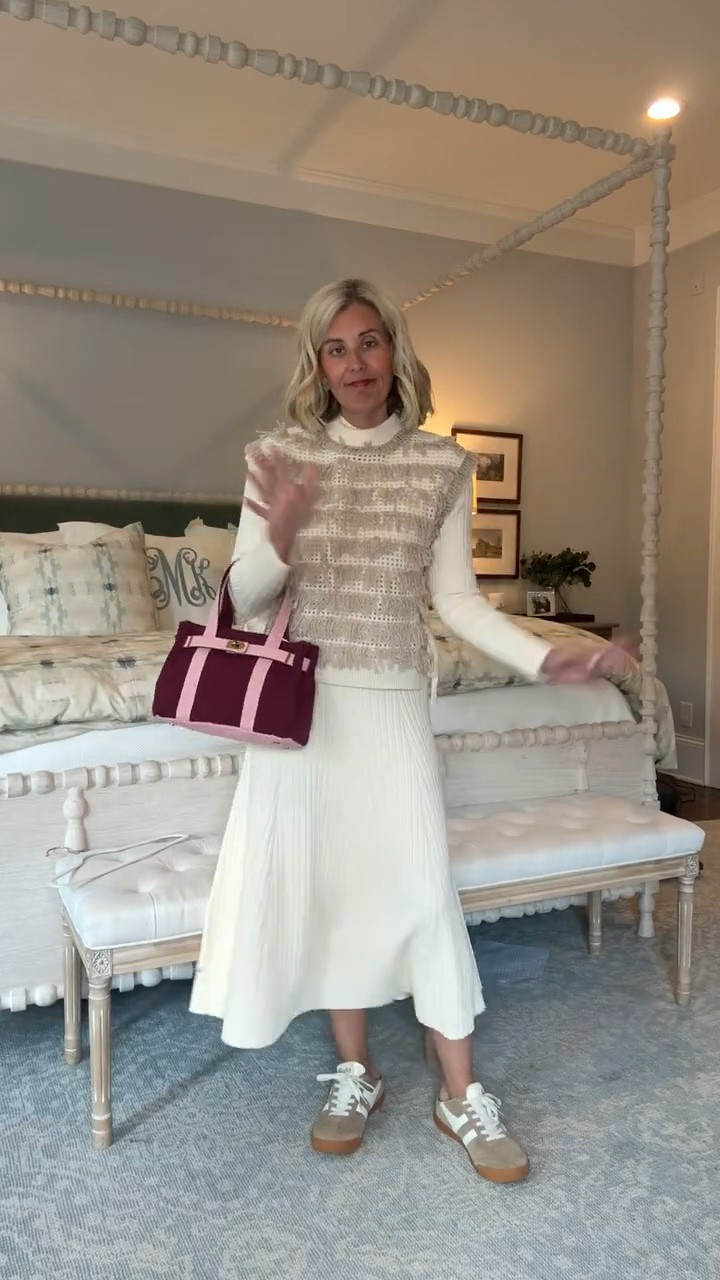 Love a sweater dress that we can style so many ways!
Dress - small
Top - xs
Sneakers  - 8 tts

*code CATHERINE15 at Marie Oliver