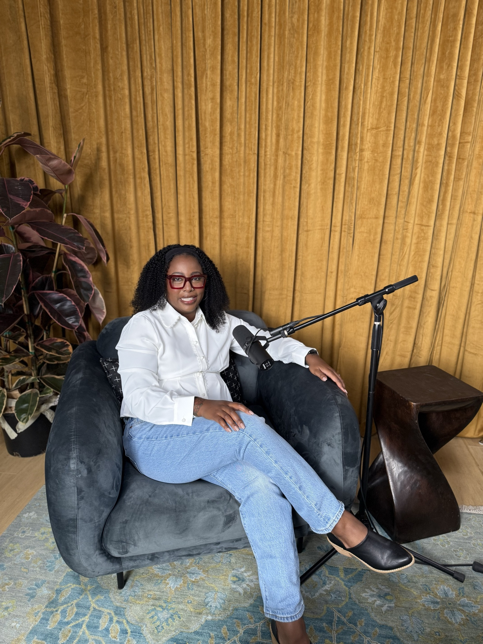 Your favorite therapist is ready for the director to call ACTION #setlife #onstage #filming #podcast 🎬 

#LTKgrwm #LTKootd #LTKdayinmylife