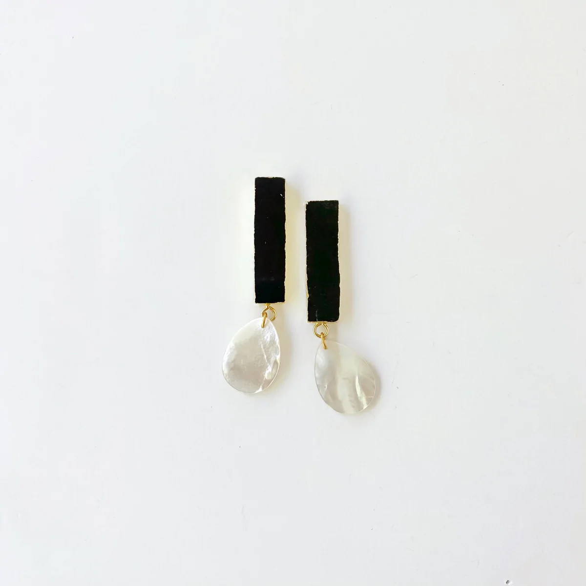 Elongated black + Pearls | Vivian Drew