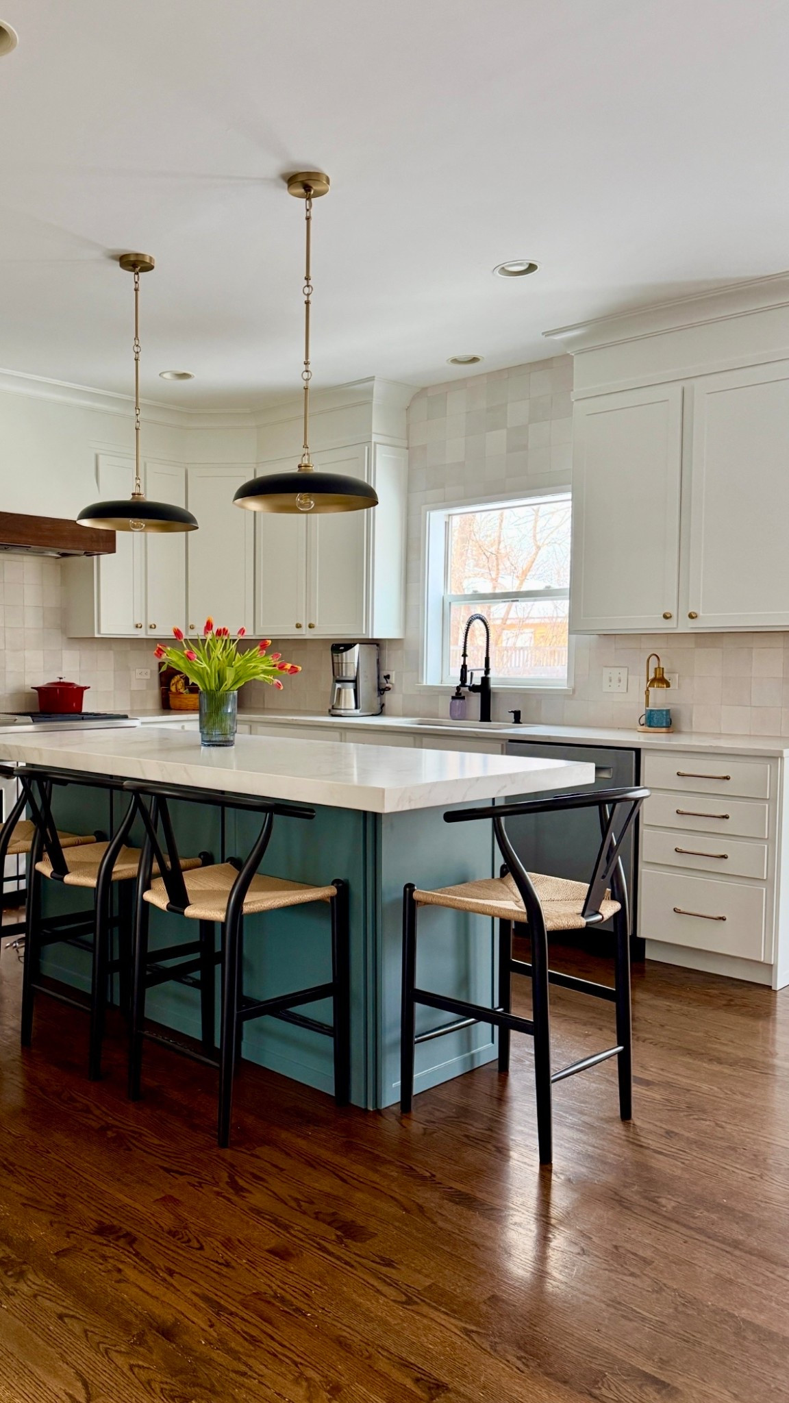 Kitchen makeover
Wayfair
Hinkley pendants
Counter height stools
Zellige tile



#LTKHome