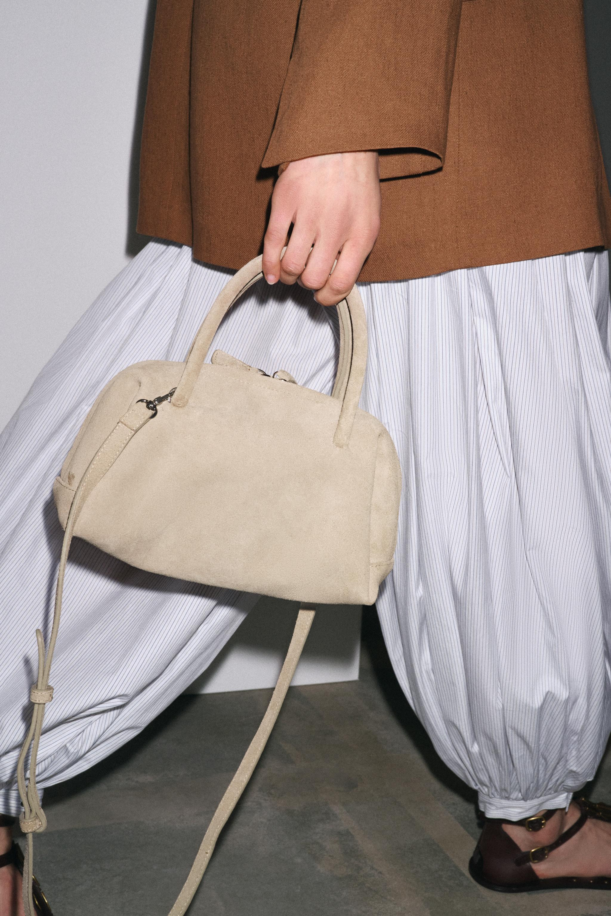 SPLIT SUEDE BOWLING BAG | Zara UK