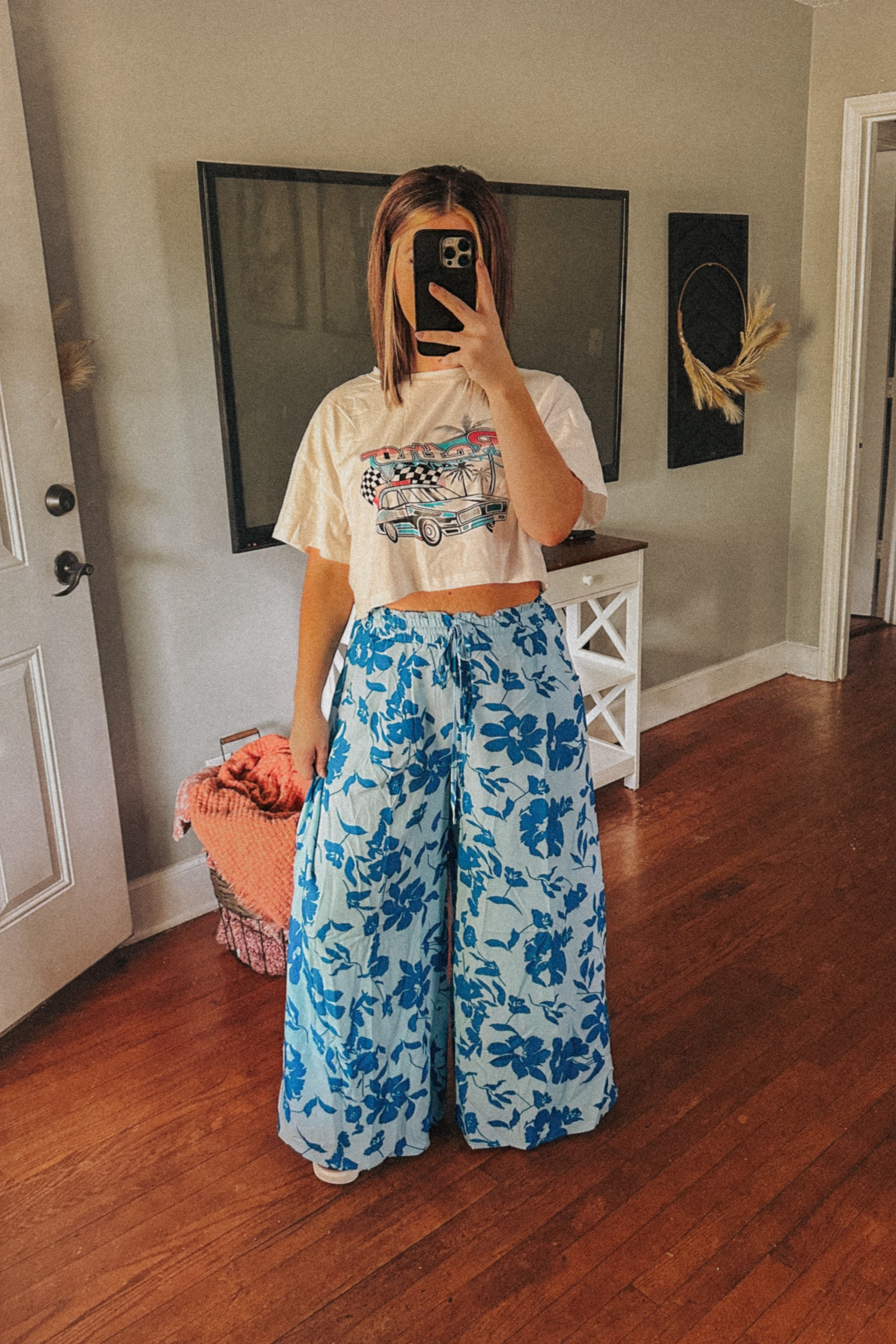 A moment for these pants pleaseeee 🩵 so comfy & I paired it with a cropped graphic tee!

#LTKstyletip #LTKfindsunder50 #LTKmidsize