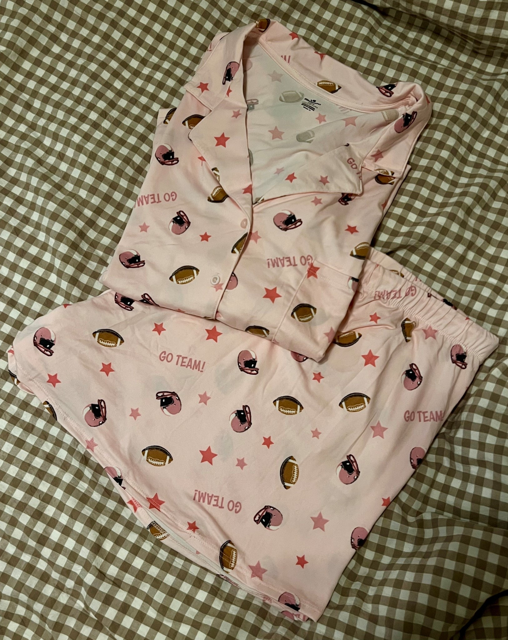 newest addition to my PJ set lineup!!! pink football pajama set, are we kidding?!!!🎀🏈

#LTKSeasonal #LTKPlusSize #LTKFindsUnder50