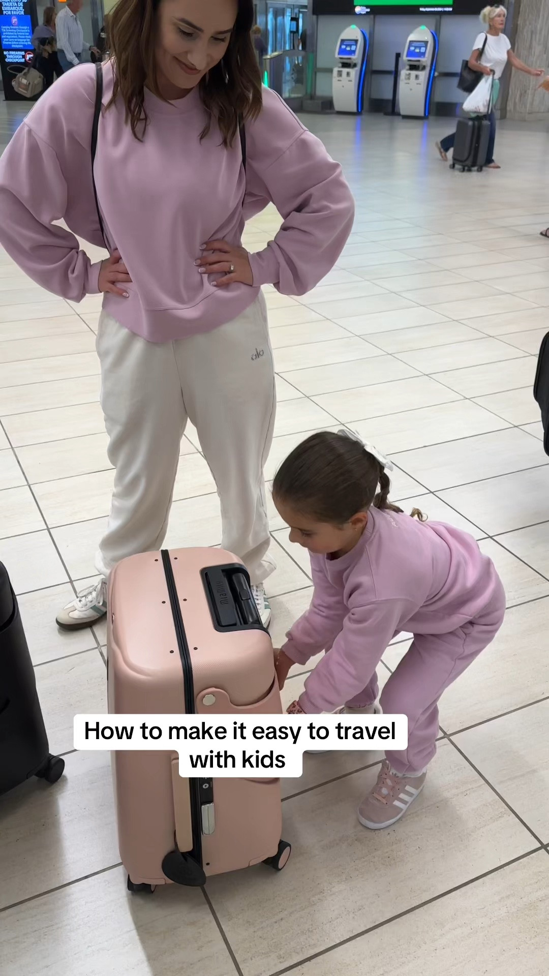 Travel carry-on for kids🫶🏻 #Travelhack #parenthack #parentlife #travel #kidhack