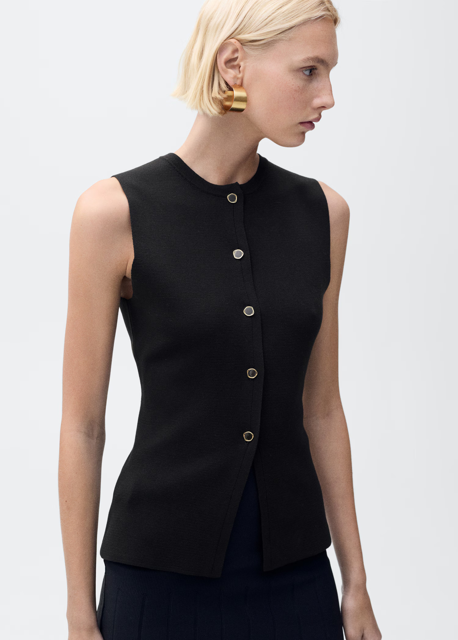 Fine-knit waistcoat with buttons - Women | MANGO United Kingdom | MANGO (UK)