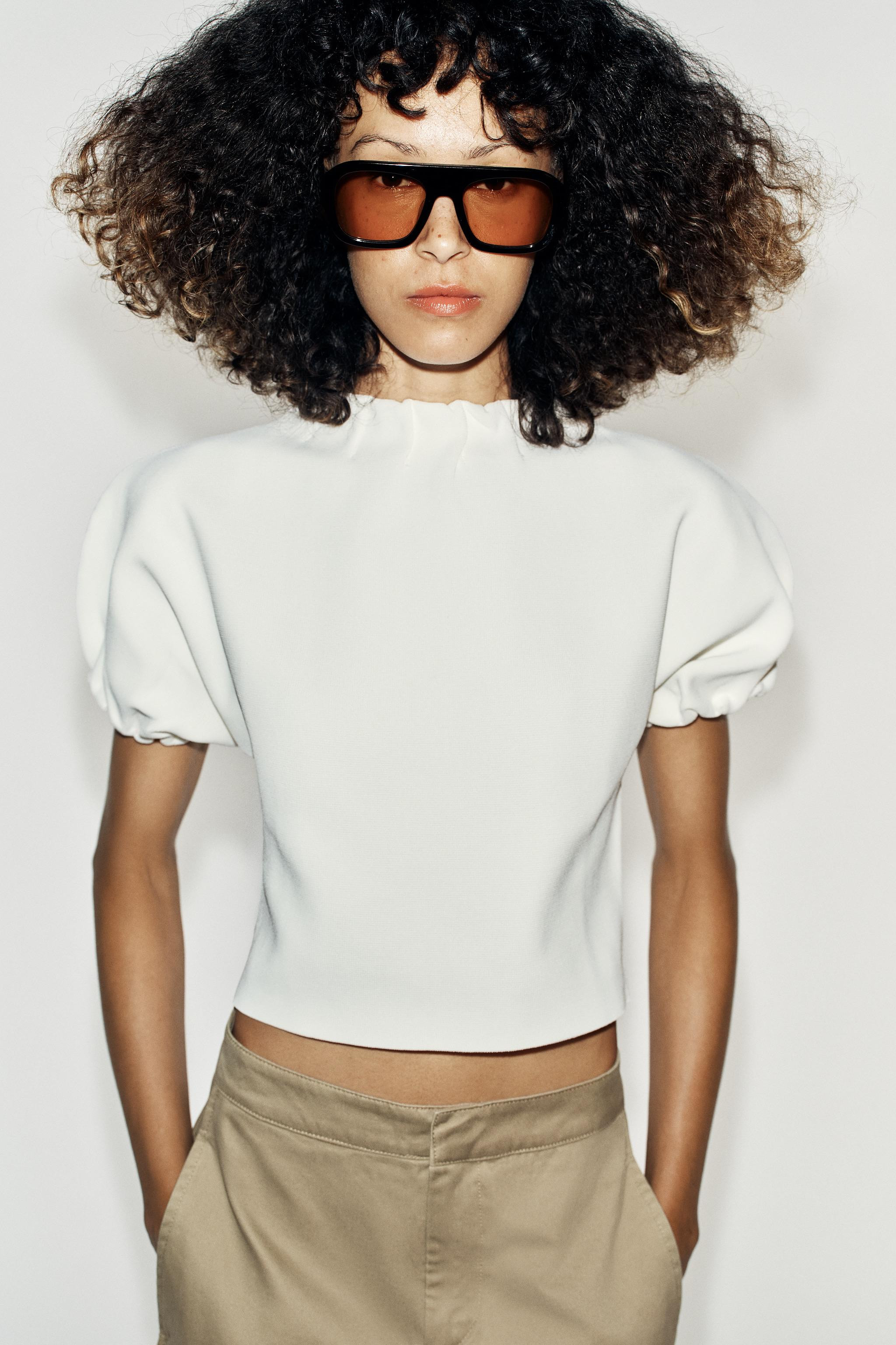 Round neck top with short puff sleeves. Elasticized trim with ruching. | Zara US
