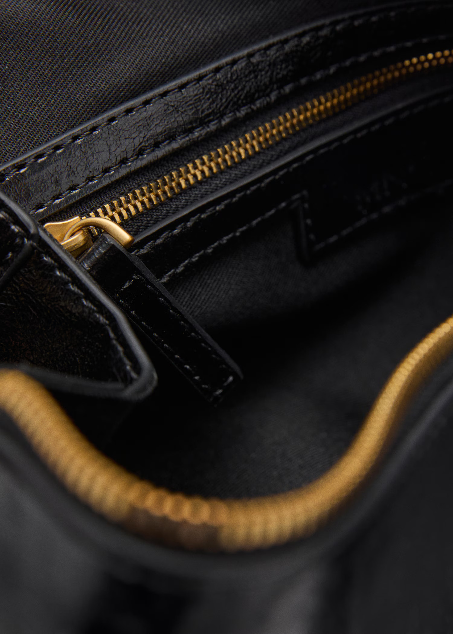 Bowling shoulder bag with charm - Women | MANGO USA | Mango (US/MX/AU)