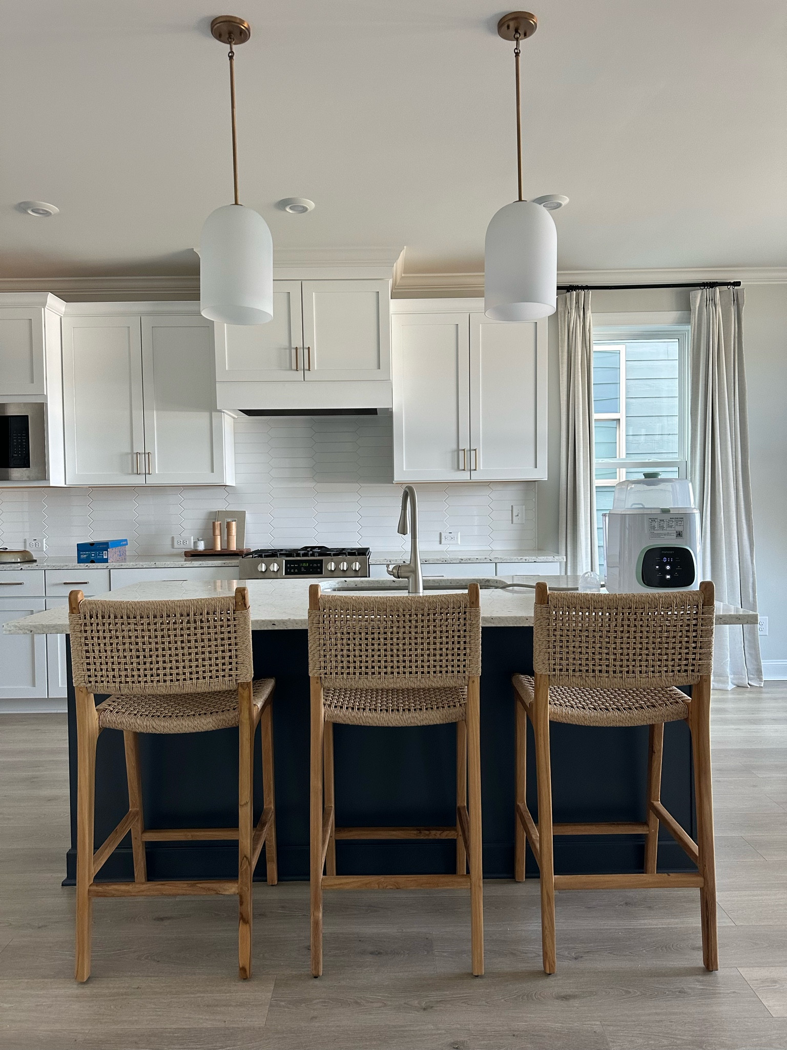 the most perfect counter stools 🫶🏻 #stools #counterstools #hatihome

#LTKMostLoved #LTKHome