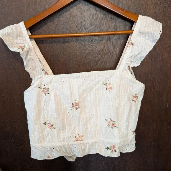 2/$12 Kirious | floral tieback crop top | Poshmark