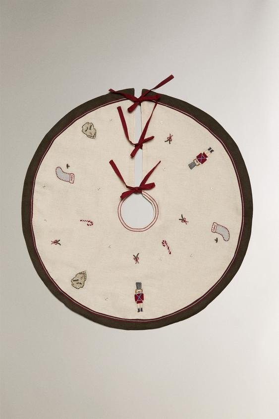 EMBROIDERED CHRISTMAS TREE BASE DECORATION | Zara UK