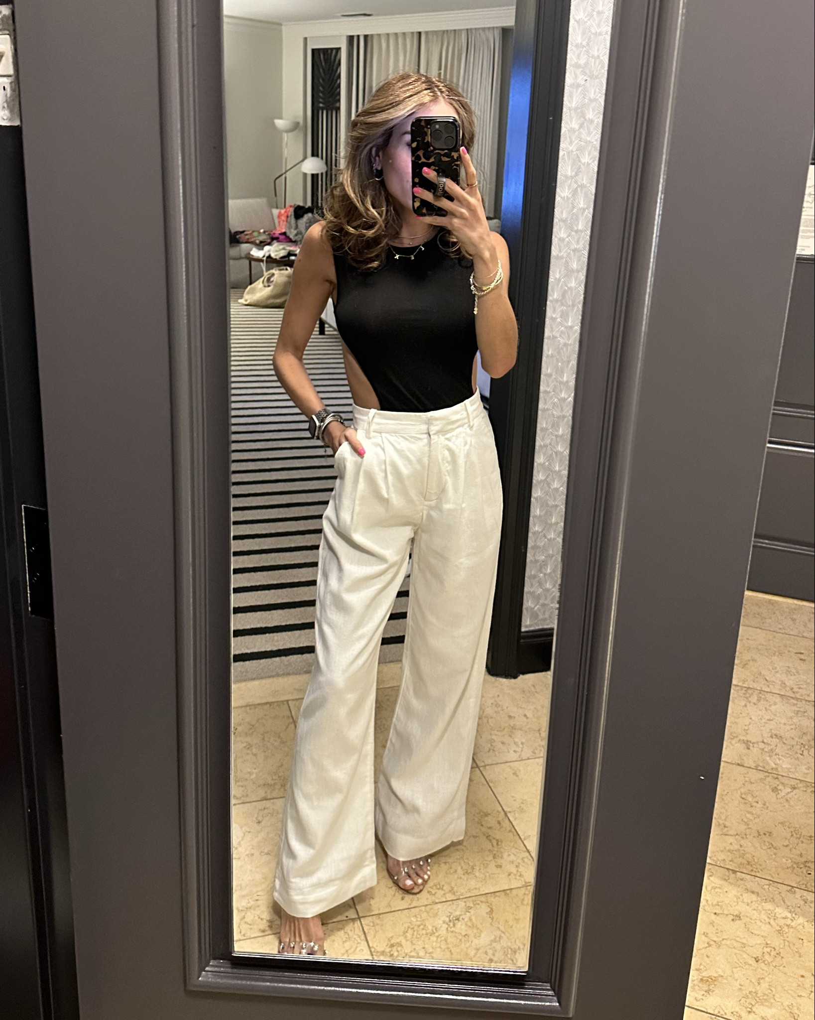 White linen trouser pants petite friendly size 23 short 

#LTKPetite #LTKSpringSale