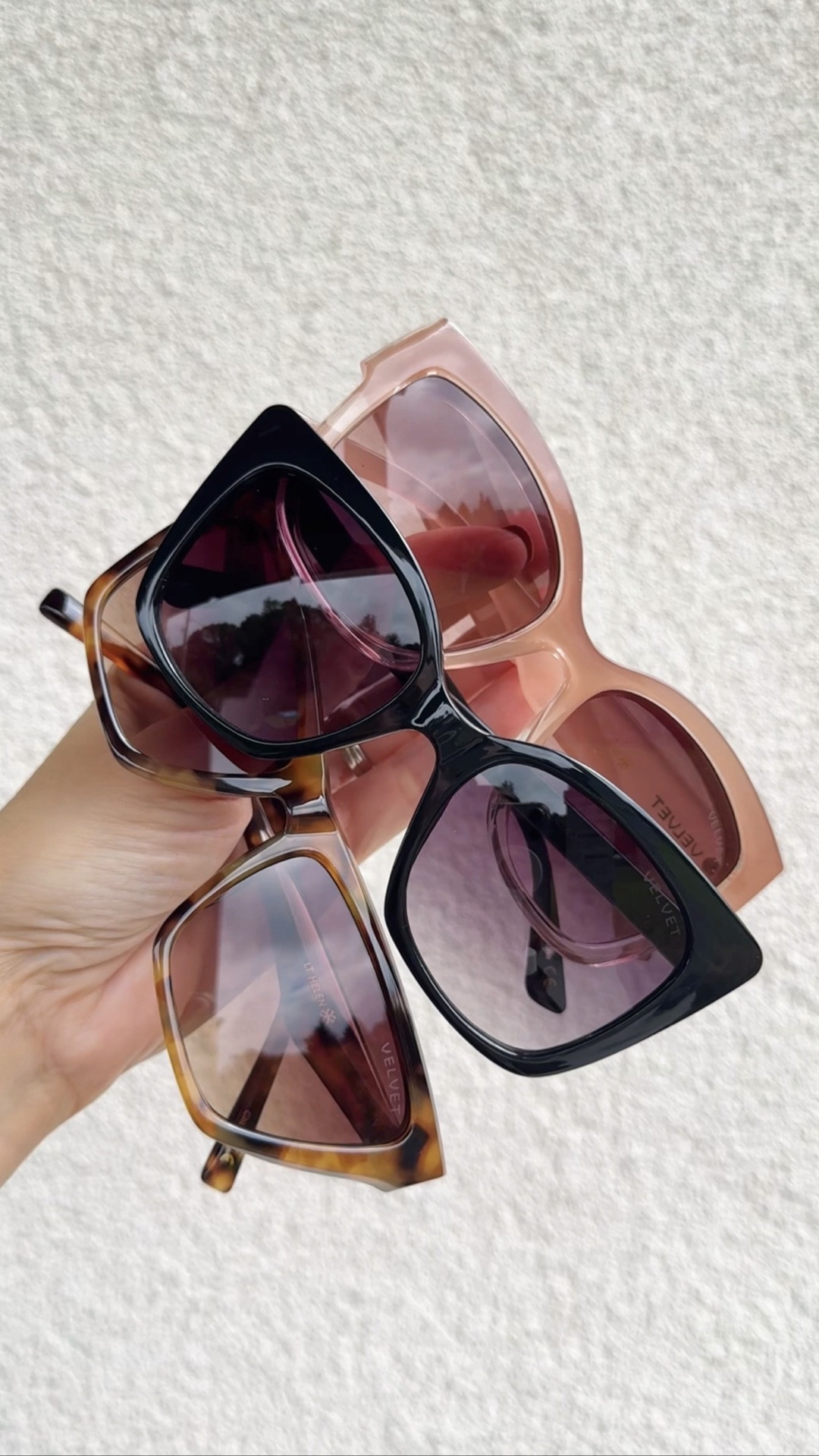 Okay… which pair would you pick? 😂😎
Velvet Eyewear sent me these three to try, and I’m having a hard time choosing a favorite.
I linked all three here if you want to take a look + ENDSUMMER20 gets you 20% off Style Boxes.
#ad