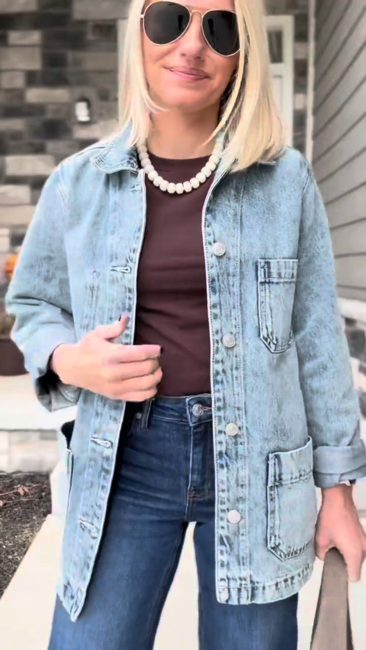 Easy fall outfit! Denim chore jacket, brown tee, and wide-leg jeans 🤎