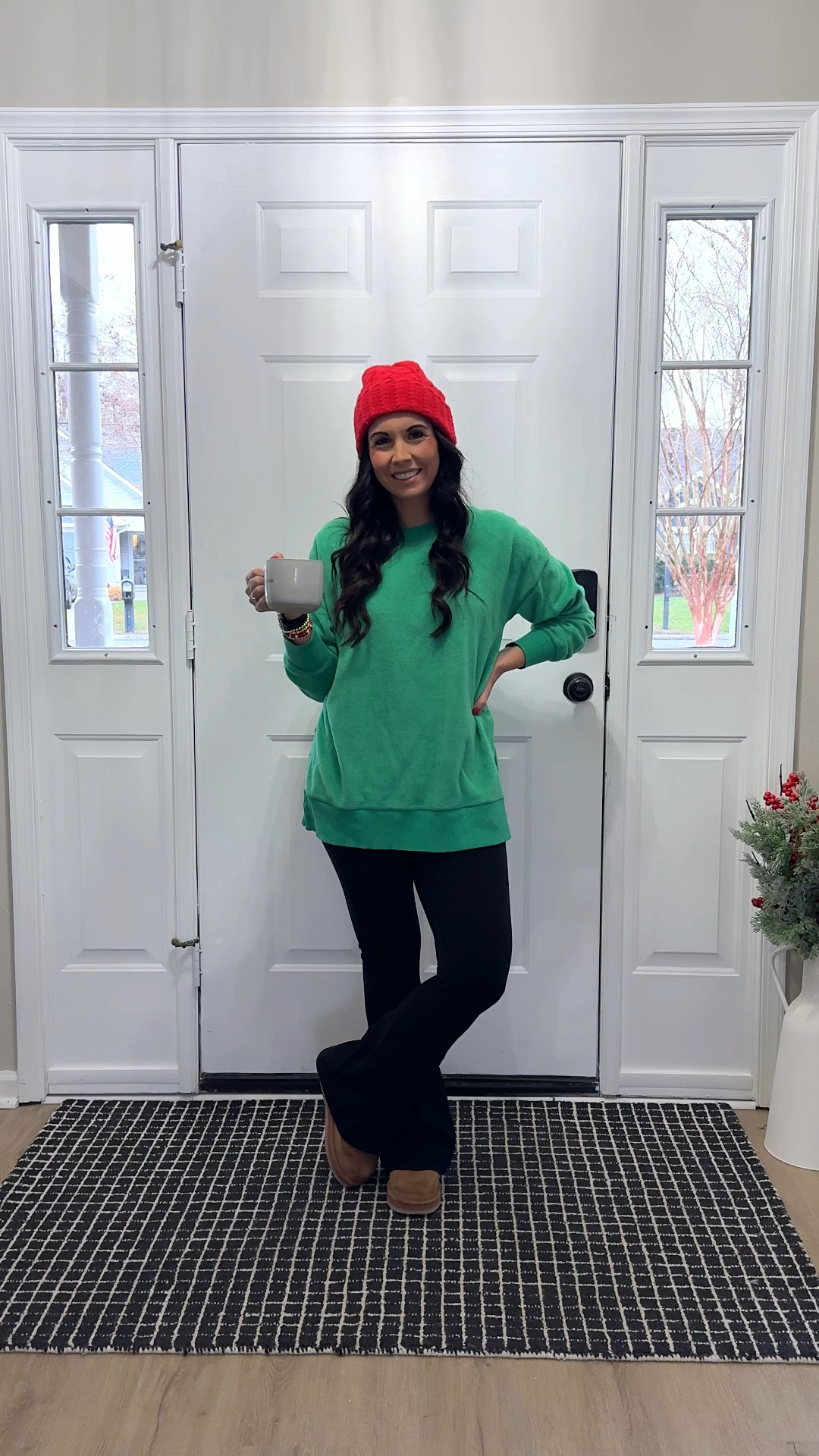 Christmas hobo 🤣🎄🤪 
Pants: Small
Top: XS (old from aerie) 
Shoes: tts 7
